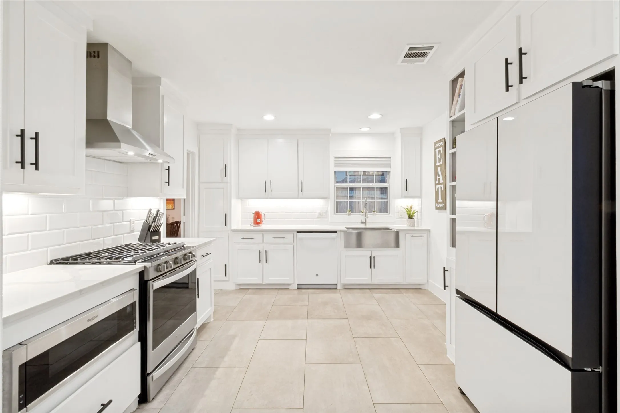 Single Family Residence For Sale in Dallas County , 6867 Gaston Avenue, Dallas, Texas 75214, 4 Bedroom, 3 Bathroom, 2 Garage spaces, 2,340 Sqft, built in 1937, mls#21403263, Real Estate Agent in Dallas, Homes For Sale in Dallas county, Homes For Sale in Dallas, Realtor in Dallas Texas, Real Estate Brokerage Independent Realty Texas, Luminita Cordes Realtor