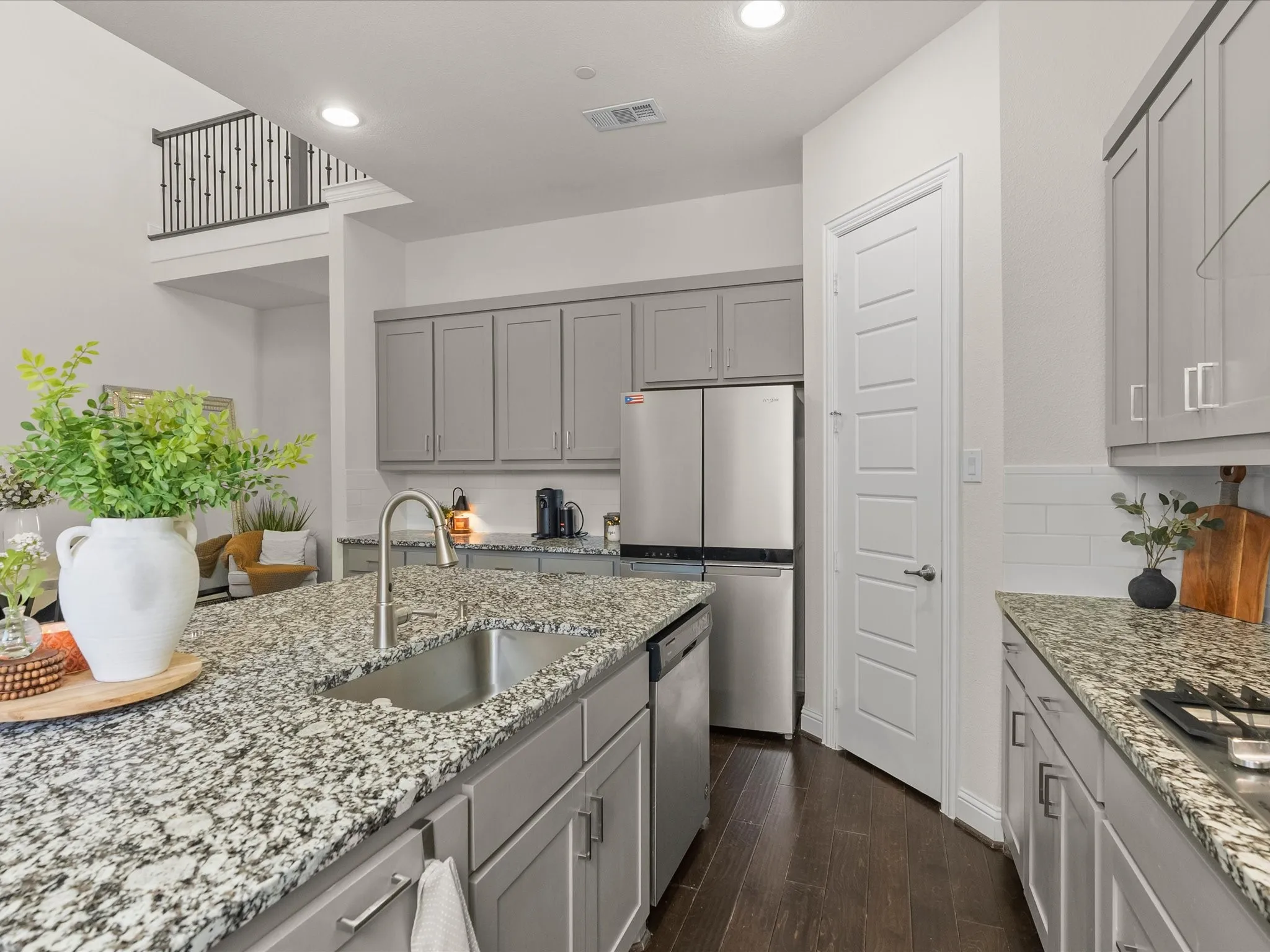Townhouse For Rent in Collin County , 4909 Shore Crest Drive, Mc Kinney, Texas 75070, 4 Bedroom, 4 Bathroom, 2 Garage spaces, 2,440 Sqft, built in 2019, mls#21403054, Real Estate Agent in Mc Kinney, Homes For Rent in Collin county, Homes For Rent in Mc Kinney, Realtor in Mc Kinney Texas, Real Estate Brokerage Independent Realty Texas, Luminita Cordes Realtor
