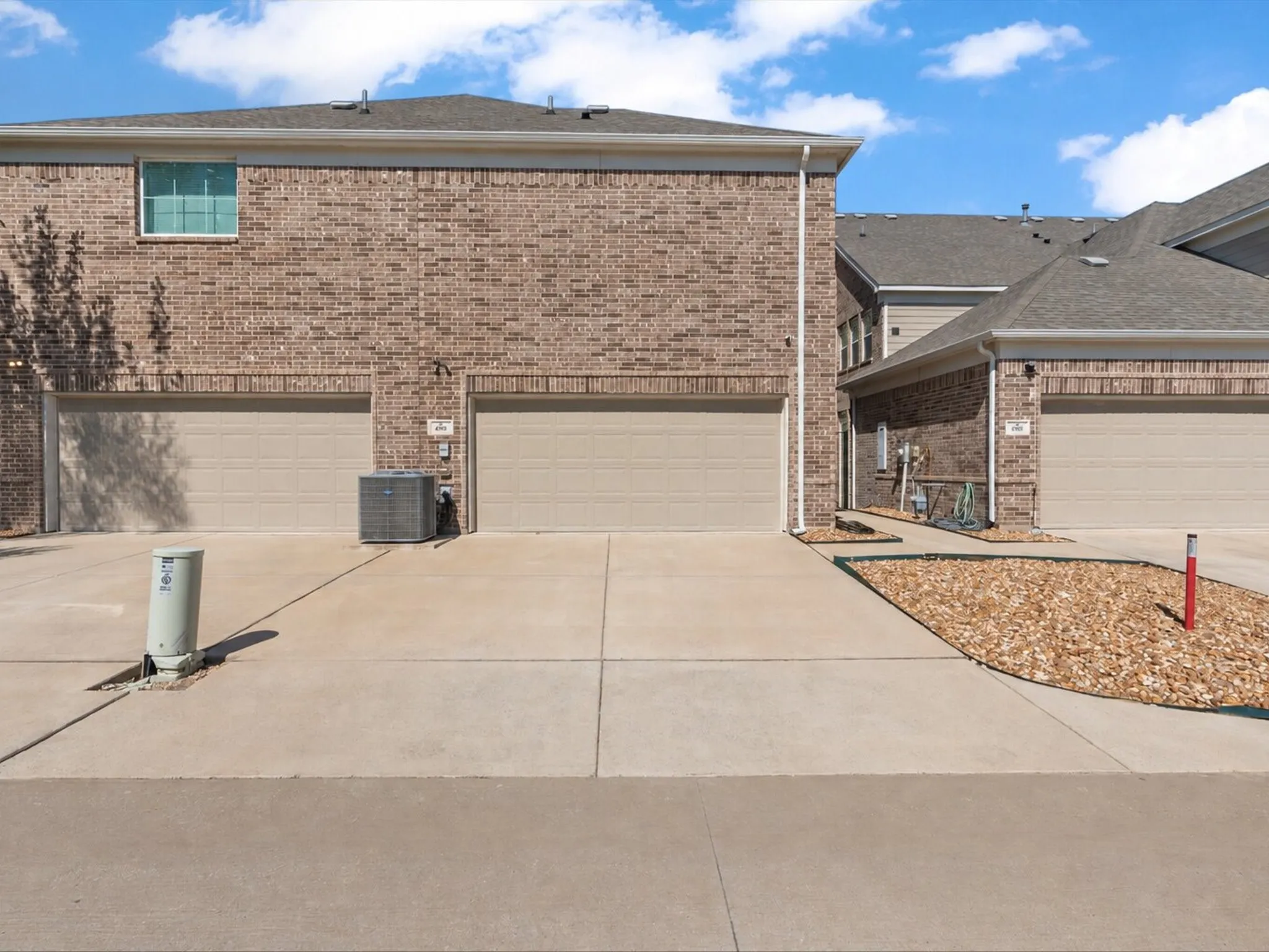 Townhouse For Rent in Collin County , 4909 Shore Crest Drive, Mc Kinney, Texas 75070, 4 Bedroom, 4 Bathroom, 2 Garage spaces, 2,440 Sqft, built in 2019, mls#21403054, Real Estate Agent in Mc Kinney, Homes For Rent in Collin county, Homes For Rent in Mc Kinney, Realtor in Mc Kinney Texas, Real Estate Brokerage Independent Realty Texas, Luminita Cordes Realtor