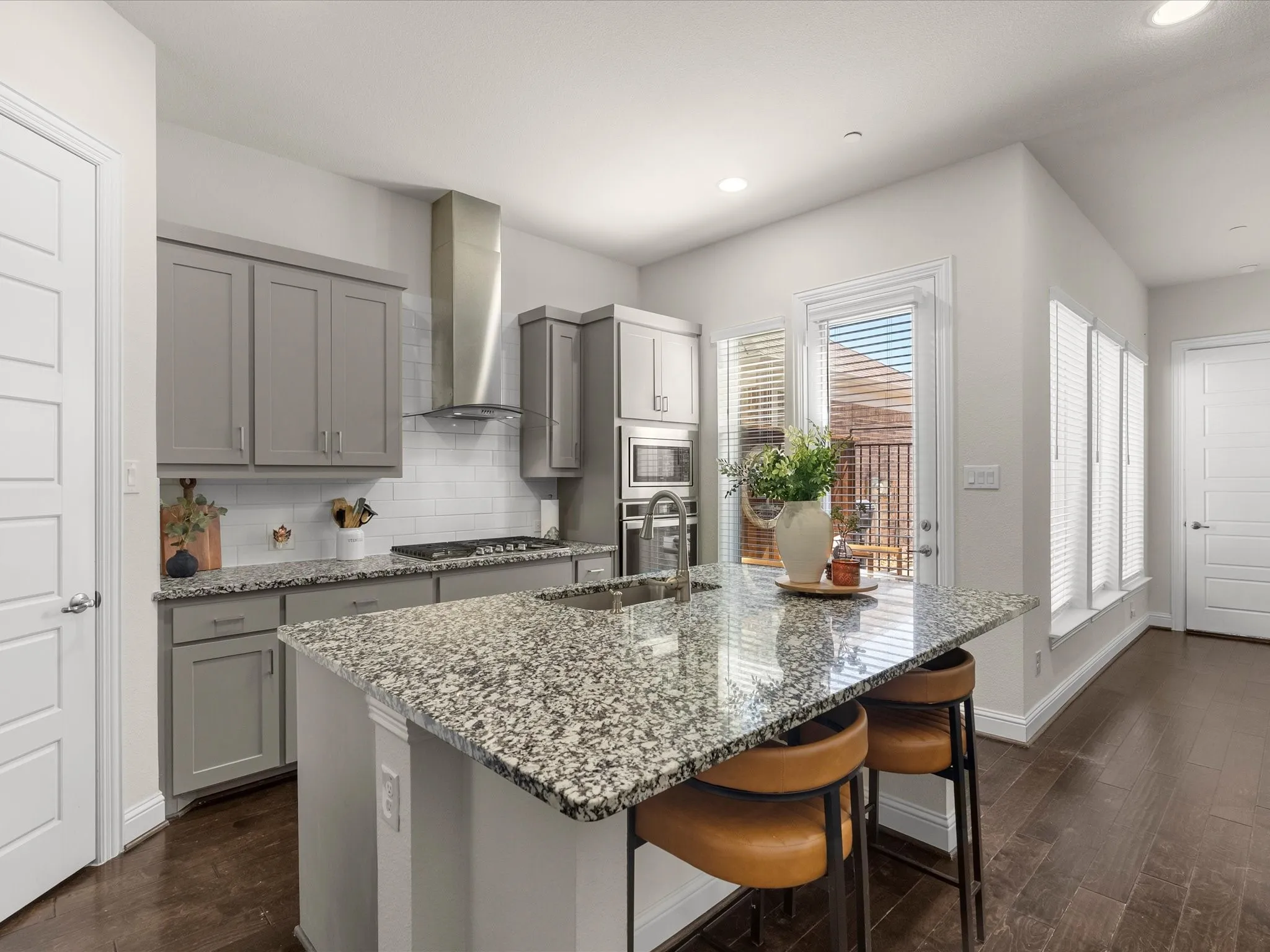 Townhouse For Rent in Collin County , 4909 Shore Crest Drive, Mc Kinney, Texas 75070, 4 Bedroom, 4 Bathroom, 2 Garage spaces, 2,440 Sqft, built in 2019, mls#21403054, Real Estate Agent in Mc Kinney, Homes For Rent in Collin county, Homes For Rent in Mc Kinney, Realtor in Mc Kinney Texas, Real Estate Brokerage Independent Realty Texas, Luminita Cordes Realtor
