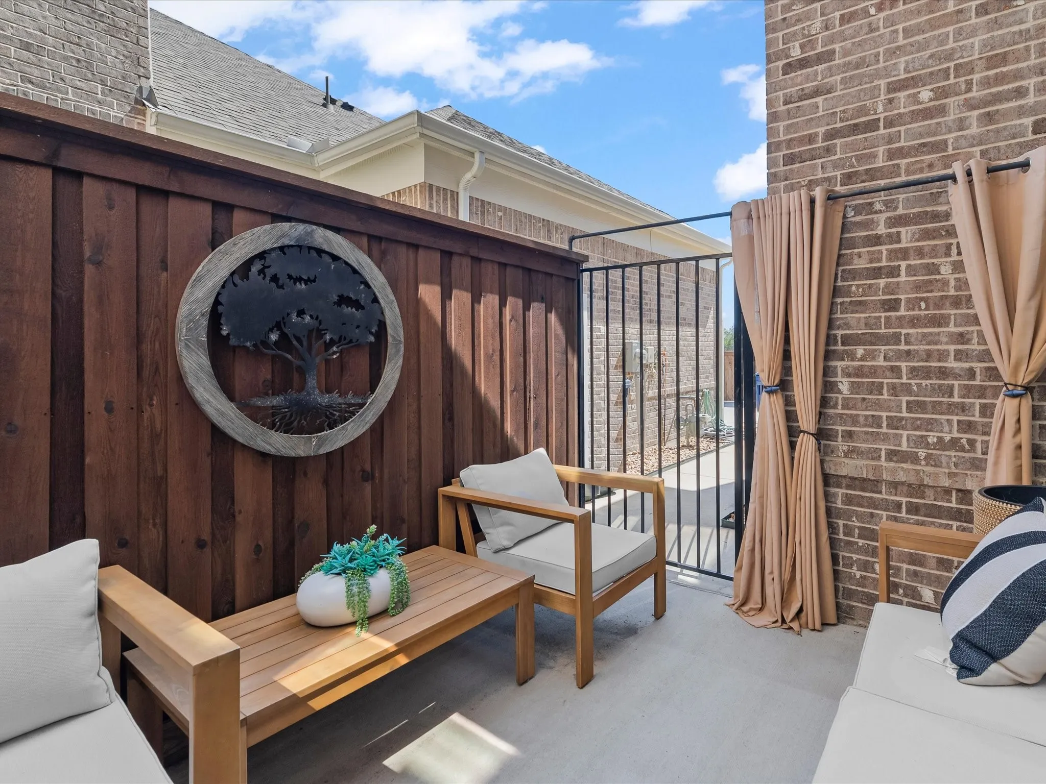 Townhouse For Rent in Collin County , 4909 Shore Crest Drive, Mc Kinney, Texas 75070, 4 Bedroom, 4 Bathroom, 2 Garage spaces, 2,440 Sqft, built in 2019, mls#21403054, Real Estate Agent in Mc Kinney, Homes For Rent in Collin county, Homes For Rent in Mc Kinney, Realtor in Mc Kinney Texas, Real Estate Brokerage Independent Realty Texas, Luminita Cordes Realtor