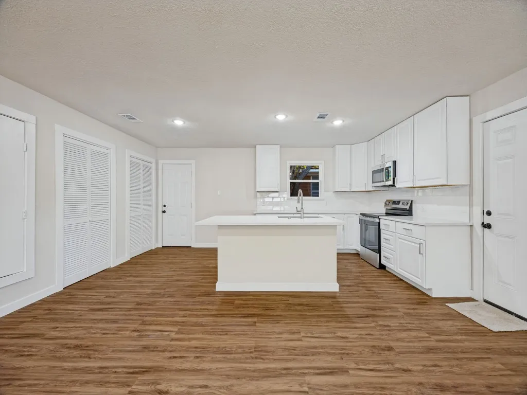 Single Family Residence For Sale in Grayson County , 400 W Anita Street, Sherman, Texas 75092, 2 Bedroom, 2 Bathroom, 2 Garage spaces, 1,323 Sqft, built in 1960, mls#21403694, Real Estate Agent in Sherman, Homes For Sale in Grayson county, Homes For Sale in Sherman, Realtor in Sherman Texas, Real Estate Brokerage Independent Realty Texas, Luminita Cordes Realtor