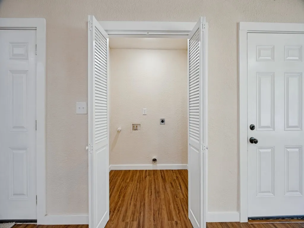 Single Family Residence For Sale in Grayson County , 400 W Anita Street, Sherman, Texas 75092, 2 Bedroom, 2 Bathroom, 2 Garage spaces, 1,323 Sqft, built in 1960, mls#21403694, Real Estate Agent in Sherman, Homes For Sale in Grayson county, Homes For Sale in Sherman, Realtor in Sherman Texas, Real Estate Brokerage Independent Realty Texas, Luminita Cordes Realtor