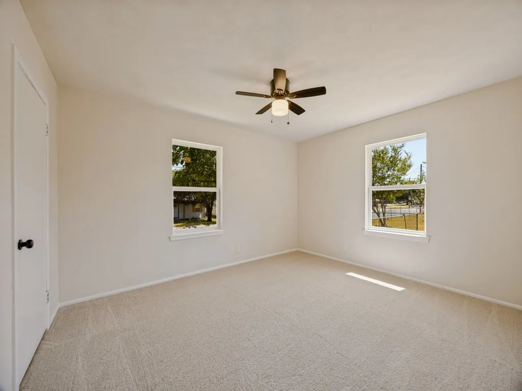Single Family Residence For Sale in Grayson County , 400 W Anita Street, Sherman, Texas 75092, 2 Bedroom, 2 Bathroom, 2 Garage spaces, 1,323 Sqft, built in 1960, mls#21403694, Real Estate Agent in Sherman, Homes For Sale in Grayson county, Homes For Sale in Sherman, Realtor in Sherman Texas, Real Estate Brokerage Independent Realty Texas, Luminita Cordes Realtor