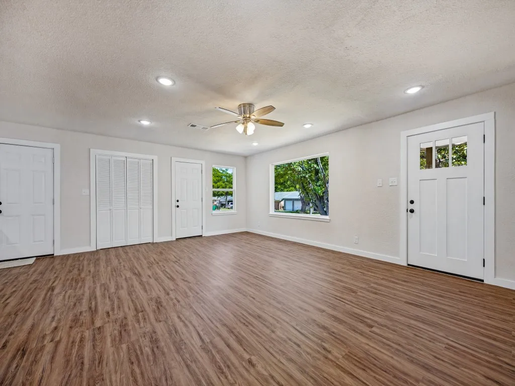 Single Family Residence For Sale in Grayson County , 400 W Anita Street, Sherman, Texas 75092, 2 Bedroom, 2 Bathroom, 2 Garage spaces, 1,323 Sqft, built in 1960, mls#21403694, Real Estate Agent in Sherman, Homes For Sale in Grayson county, Homes For Sale in Sherman, Realtor in Sherman Texas, Real Estate Brokerage Independent Realty Texas, Luminita Cordes Realtor