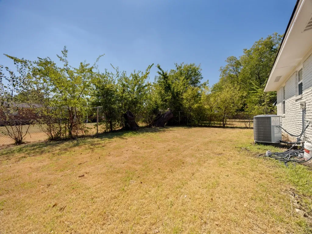 Single Family Residence For Sale in Grayson County , 400 W Anita Street, Sherman, Texas 75092, 2 Bedroom, 2 Bathroom, 2 Garage spaces, 1,323 Sqft, built in 1960, mls#21403694, Real Estate Agent in Sherman, Homes For Sale in Grayson county, Homes For Sale in Sherman, Realtor in Sherman Texas, Real Estate Brokerage Independent Realty Texas, Luminita Cordes Realtor