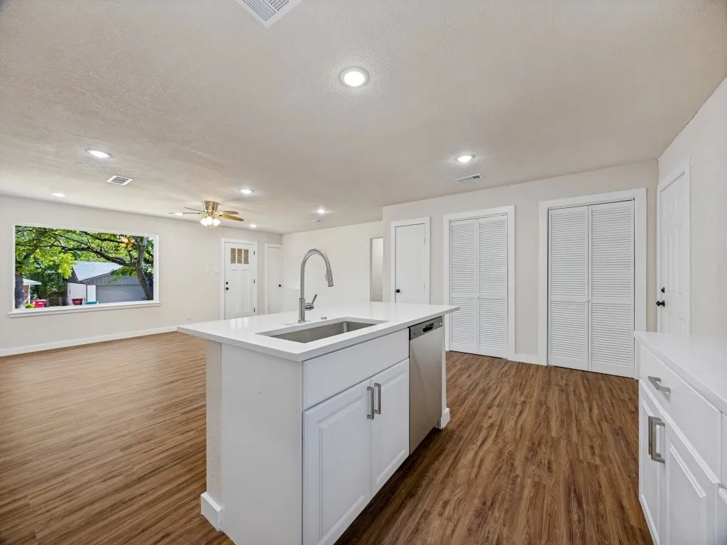 Single Family Residence For Sale in Grayson County , 400 W Anita Street, Sherman, Texas 75092, 2 Bedroom, 2 Bathroom, 2 Garage spaces, 1,323 Sqft, built in 1960, mls#21403694, Real Estate Agent in Sherman, Homes For Sale in Grayson county, Homes For Sale in Sherman, Realtor in Sherman Texas, Real Estate Brokerage Independent Realty Texas, Luminita Cordes Realtor