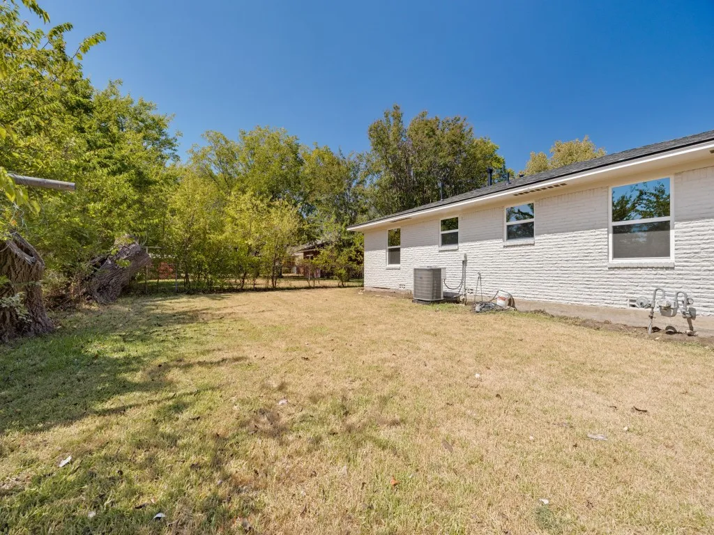 Single Family Residence For Sale in Grayson County , 400 W Anita Street, Sherman, Texas 75092, 2 Bedroom, 2 Bathroom, 2 Garage spaces, 1,323 Sqft, built in 1960, mls#21403694, Real Estate Agent in Sherman, Homes For Sale in Grayson county, Homes For Sale in Sherman, Realtor in Sherman Texas, Real Estate Brokerage Independent Realty Texas, Luminita Cordes Realtor