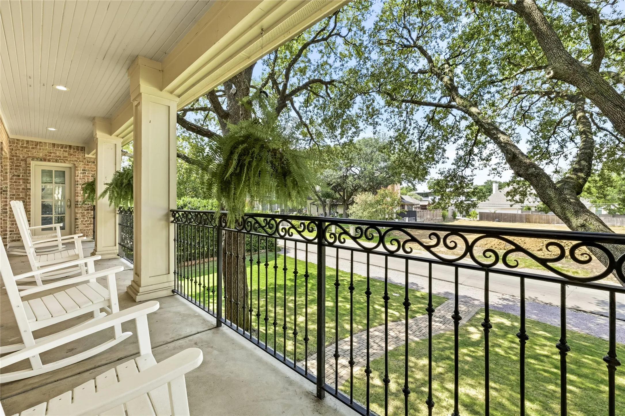 Single Family Residence For Sale in Dallas County , 6714 Glendora Avenue, Dallas, Texas 75230, 4 Bedroom, 6 Bathroom, 3 Garage spaces, 5,343 Sqft, built in 2007, mls#21338427, Real Estate Agent in Dallas, Homes For Sale in Dallas county, Homes For Sale in Dallas, Realtor in Dallas Texas, Real Estate Brokerage Independent Realty Texas, Luminita Cordes Realtor
