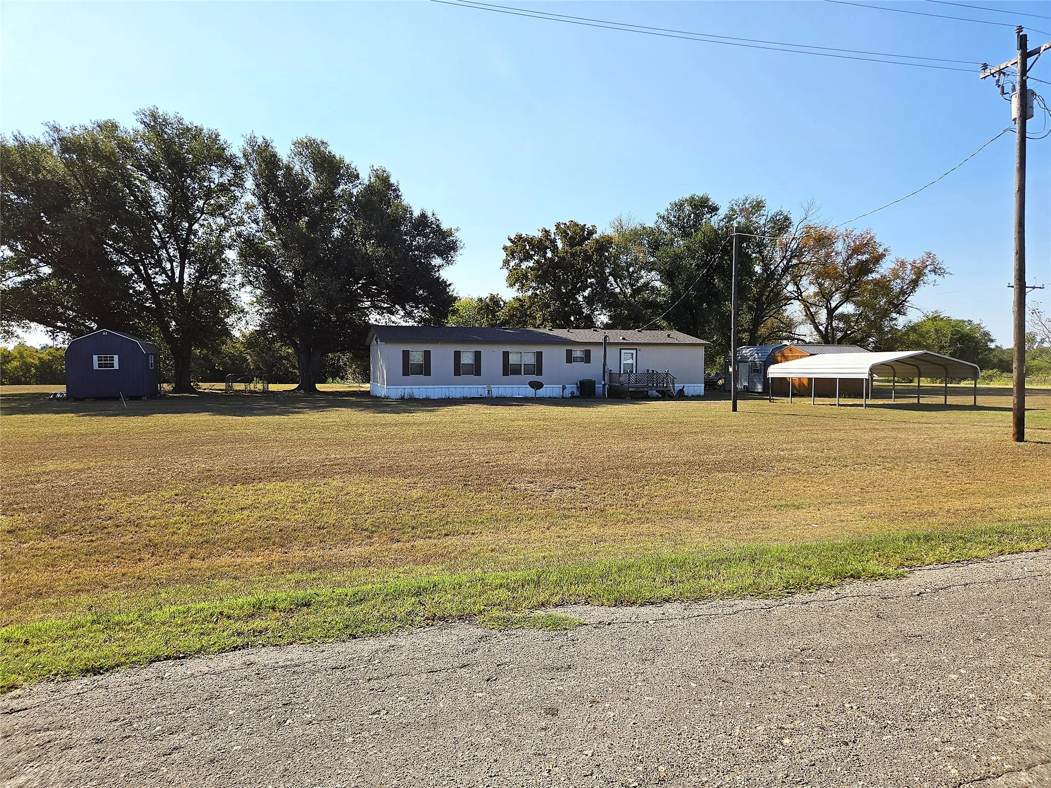 Manufactured Home For Sale in Limestone County , 116 Lcr 751, Thornton, Texas 76687, 4 Bedroom, 2 Bathroom, Garage spaces, 1,728 Sqft, built in 1998, mls#21398148, Real Estate Agent in Thornton, Homes For Sale in Limestone county, Homes For Sale in Thornton, Realtor in Thornton Texas, Real Estate Brokerage Independent Realty Texas, Luminita Cordes Realtor
