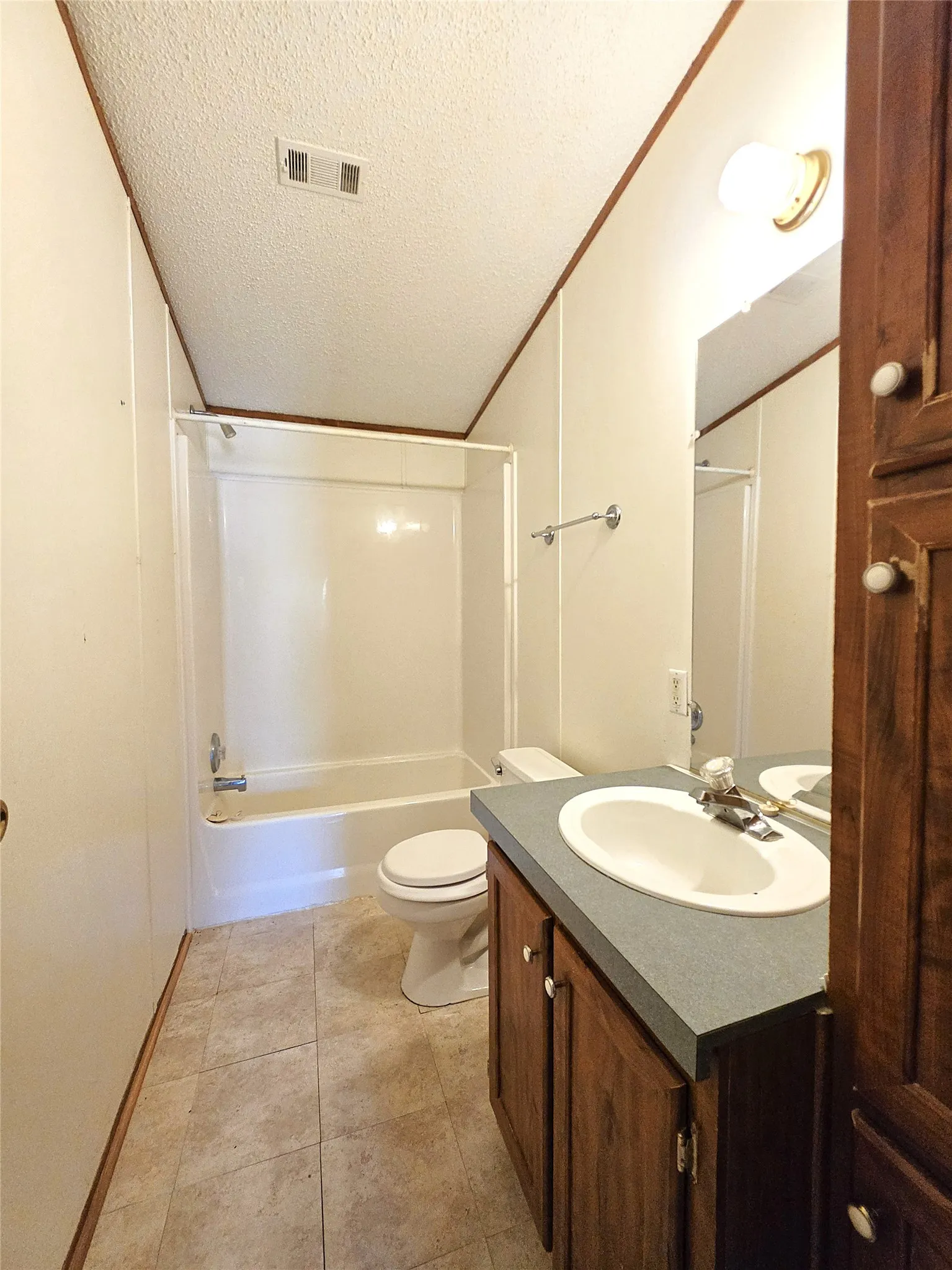 Manufactured Home For Sale in Limestone County , 116 Lcr 751, Thornton, Texas 76687, 4 Bedroom, 2 Bathroom, Garage spaces, 1,728 Sqft, built in 1998, mls#21398148, Real Estate Agent in Thornton, Homes For Sale in Limestone county, Homes For Sale in Thornton, Realtor in Thornton Texas, Real Estate Brokerage Independent Realty Texas, Luminita Cordes Realtor