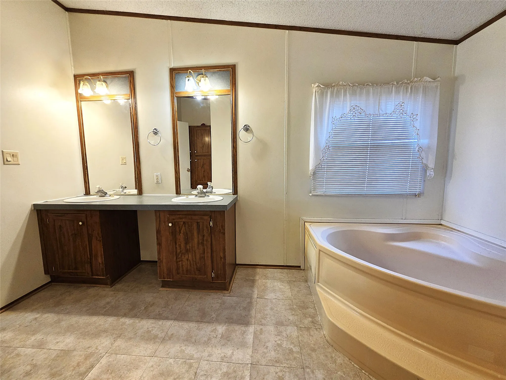 Manufactured Home For Sale in Limestone County , 116 Lcr 751, Thornton, Texas 76687, 4 Bedroom, 2 Bathroom, Garage spaces, 1,728 Sqft, built in 1998, mls#21398148, Real Estate Agent in Thornton, Homes For Sale in Limestone county, Homes For Sale in Thornton, Realtor in Thornton Texas, Real Estate Brokerage Independent Realty Texas, Luminita Cordes Realtor
