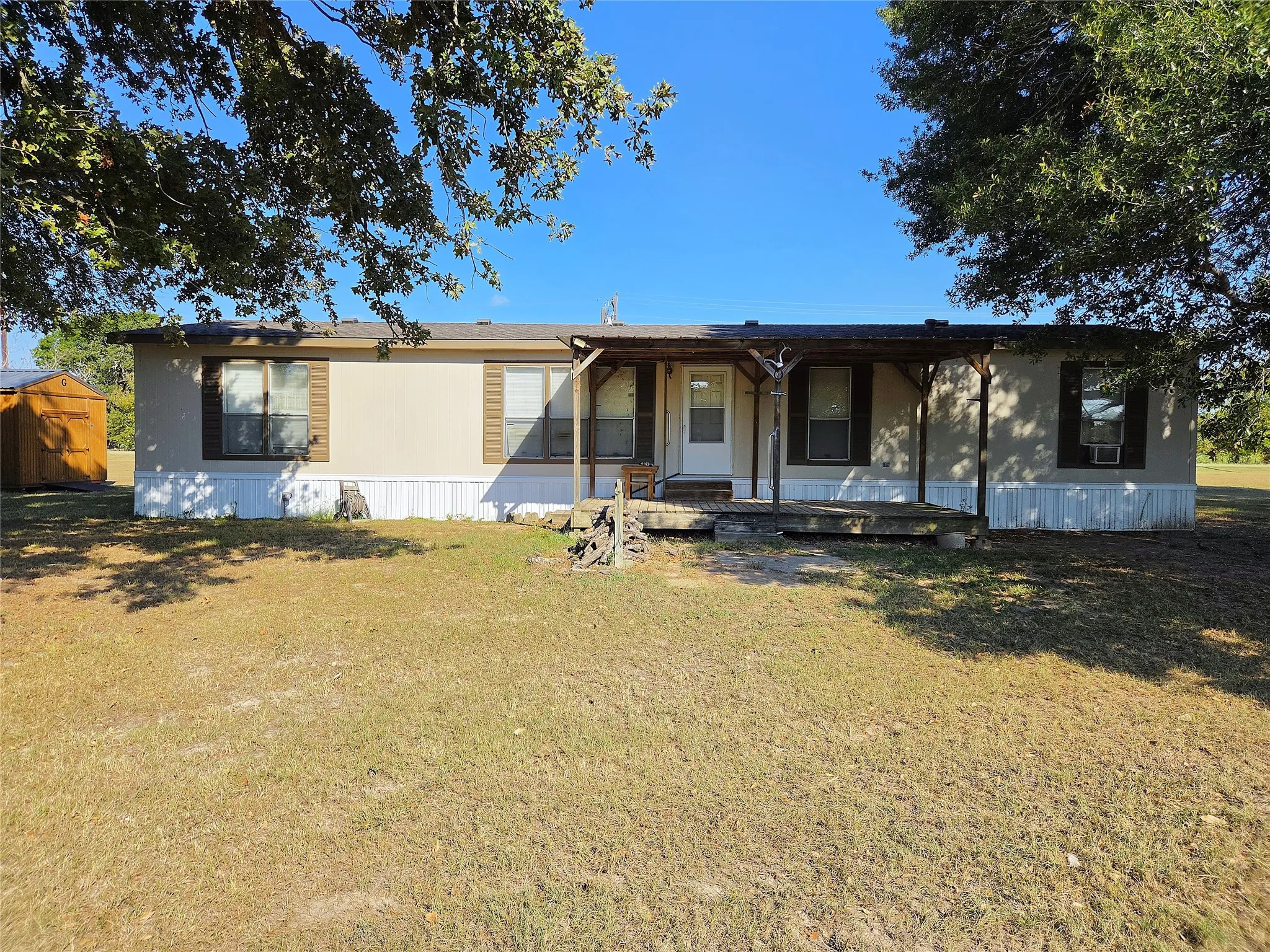 Manufactured Home For Sale in Limestone County , 116 Lcr 751, Thornton, Texas 76687, 4 Bedroom, 2 Bathroom, Garage spaces, 1,728 Sqft, built in 1998, mls#21398148, Real Estate Agent in Thornton, Homes For Sale in Limestone county, Homes For Sale in Thornton, Realtor in Thornton Texas, Real Estate Brokerage Independent Realty Texas, Luminita Cordes Realtor