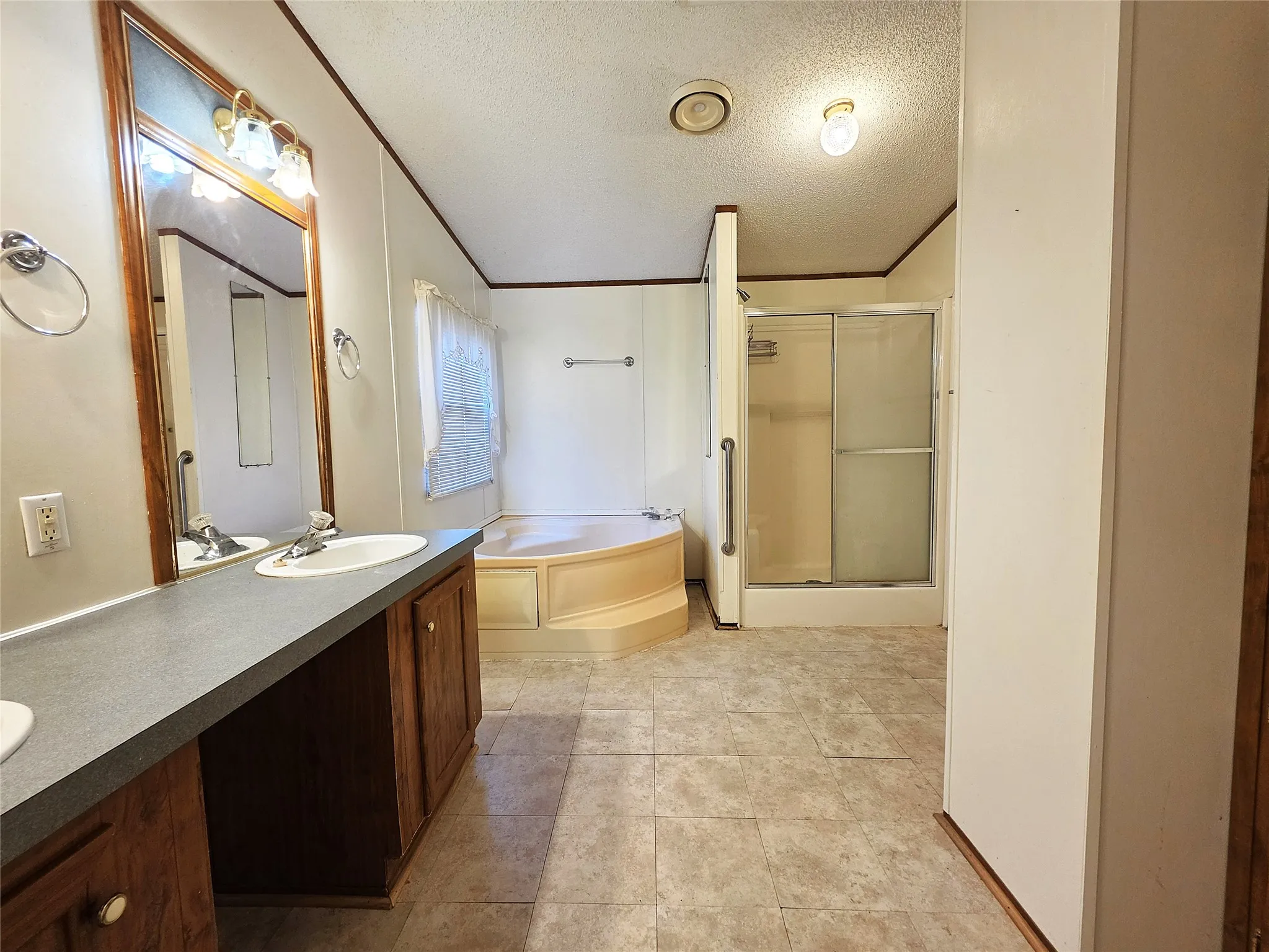 Manufactured Home For Sale in Limestone County , 116 Lcr 751, Thornton, Texas 76687, 4 Bedroom, 2 Bathroom, Garage spaces, 1,728 Sqft, built in 1998, mls#21398148, Real Estate Agent in Thornton, Homes For Sale in Limestone county, Homes For Sale in Thornton, Realtor in Thornton Texas, Real Estate Brokerage Independent Realty Texas, Luminita Cordes Realtor