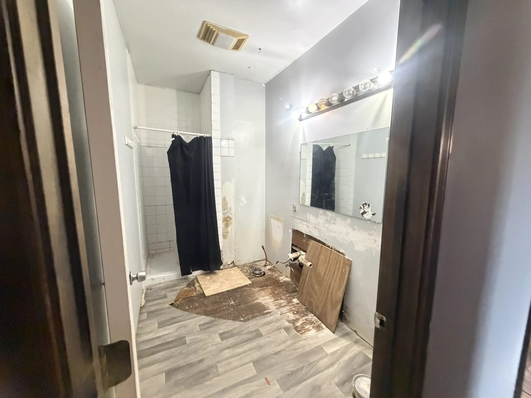 Single Family Residence For Sale in Brown County , 1201 Vincent Street, Brownwood, Texas 76801, 4 Bedroom, 2 Bathroom, Garage spaces, 2,204 Sqft, built in 0, mls#21403653, Real Estate Agent in Brownwood, Homes For Sale in Brown county, Homes For Sale in Brownwood, Realtor in Brownwood Texas, Real Estate Brokerage Independent Realty Texas, Luminita Cordes Realtor