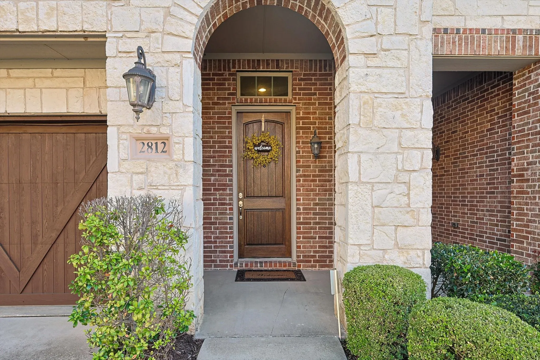 Townhouse For Sale in Denton County , 2812 Cedar Elm Drive, Carrollton, Texas 75010, 3 Bedroom, 3 Bathroom, 2 Garage spaces, 3,234 Sqft, built in 2014, mls#21403710, Real Estate Agent in Carrollton, Homes For Sale in Denton county, Homes For Sale in Carrollton, Realtor in Carrollton Texas, Real Estate Brokerage Independent Realty Texas, Luminita Cordes Realtor
