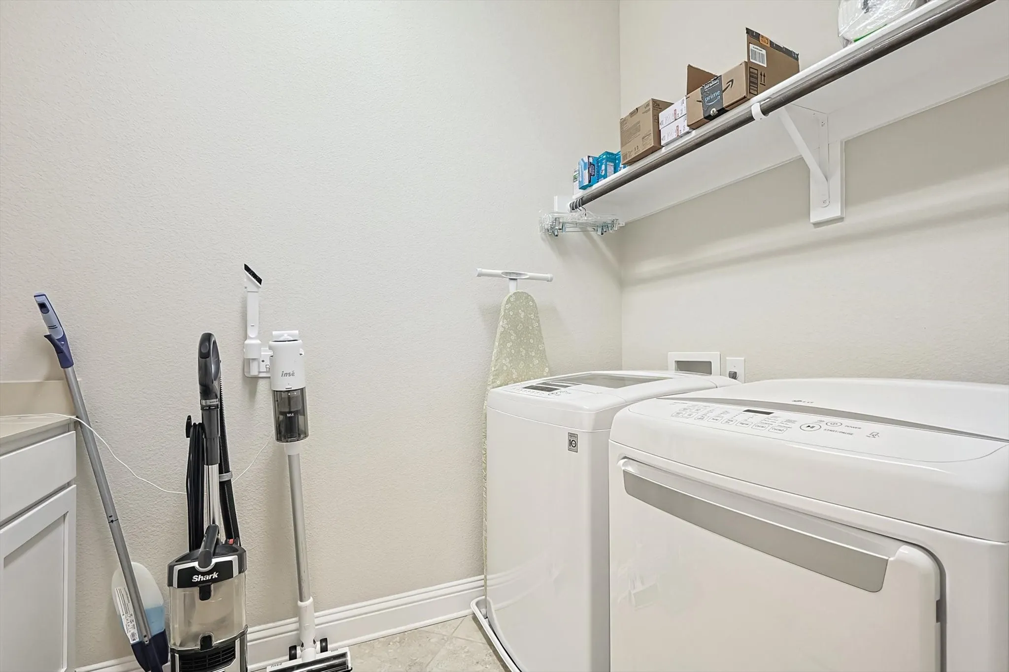 Townhouse For Sale in Denton County , 2812 Cedar Elm Drive, Carrollton, Texas 75010, 3 Bedroom, 3 Bathroom, 2 Garage spaces, 3,234 Sqft, built in 2014, mls#21403710, Real Estate Agent in Carrollton, Homes For Sale in Denton county, Homes For Sale in Carrollton, Realtor in Carrollton Texas, Real Estate Brokerage Independent Realty Texas, Luminita Cordes Realtor