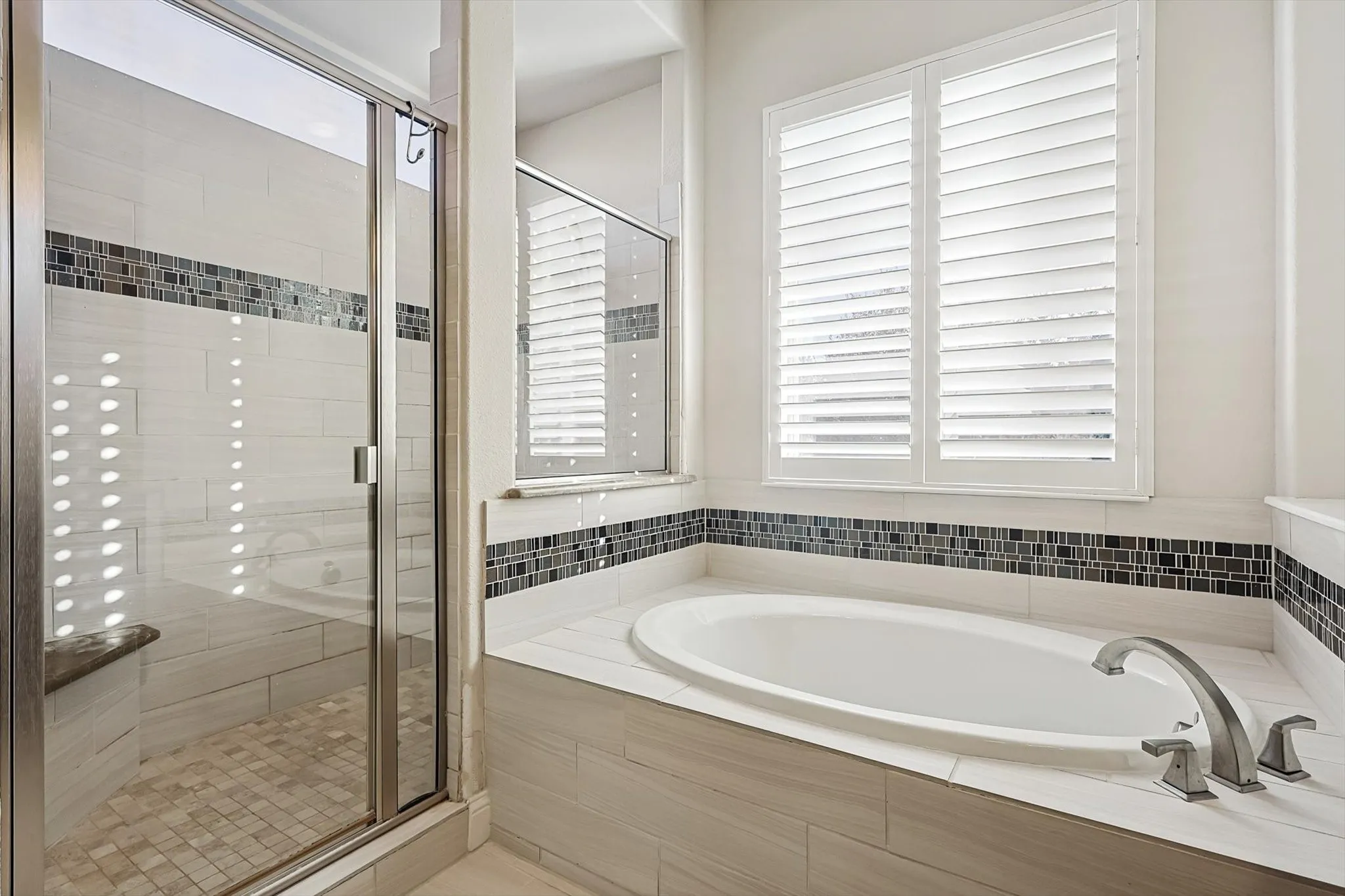 Townhouse For Sale in Denton County , 2812 Cedar Elm Drive, Carrollton, Texas 75010, 3 Bedroom, 3 Bathroom, 2 Garage spaces, 3,234 Sqft, built in 2014, mls#21403710, Real Estate Agent in Carrollton, Homes For Sale in Denton county, Homes For Sale in Carrollton, Realtor in Carrollton Texas, Real Estate Brokerage Independent Realty Texas, Luminita Cordes Realtor