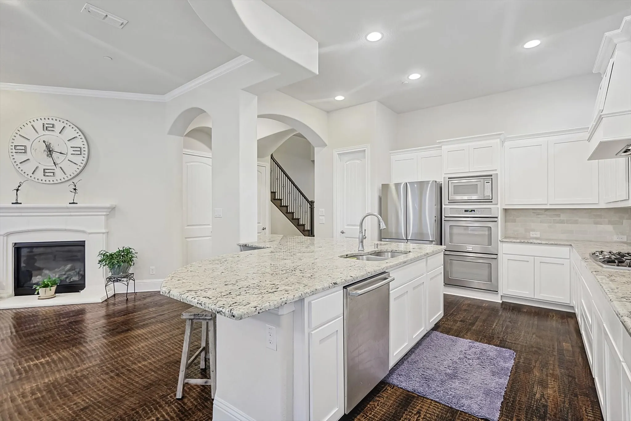 Townhouse For Sale in Denton County , 2812 Cedar Elm Drive, Carrollton, Texas 75010, 3 Bedroom, 3 Bathroom, 2 Garage spaces, 3,234 Sqft, built in 2014, mls#21403710, Real Estate Agent in Carrollton, Homes For Sale in Denton county, Homes For Sale in Carrollton, Realtor in Carrollton Texas, Real Estate Brokerage Independent Realty Texas, Luminita Cordes Realtor