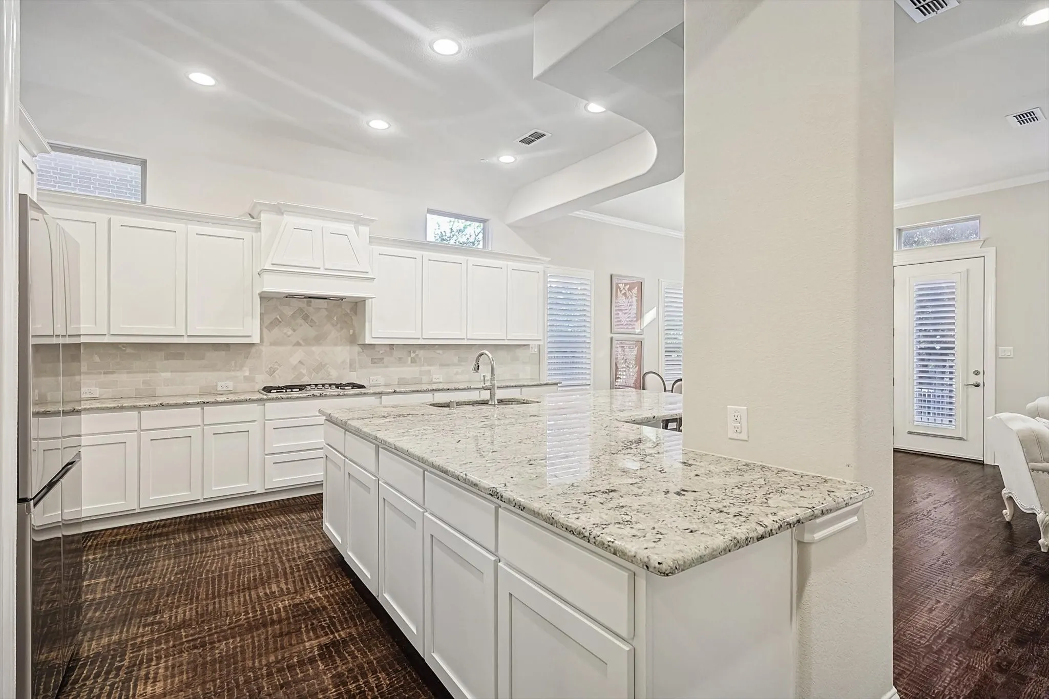 Townhouse For Sale in Denton County , 2812 Cedar Elm Drive, Carrollton, Texas 75010, 3 Bedroom, 3 Bathroom, 2 Garage spaces, 3,234 Sqft, built in 2014, mls#21403710, Real Estate Agent in Carrollton, Homes For Sale in Denton county, Homes For Sale in Carrollton, Realtor in Carrollton Texas, Real Estate Brokerage Independent Realty Texas, Luminita Cordes Realtor