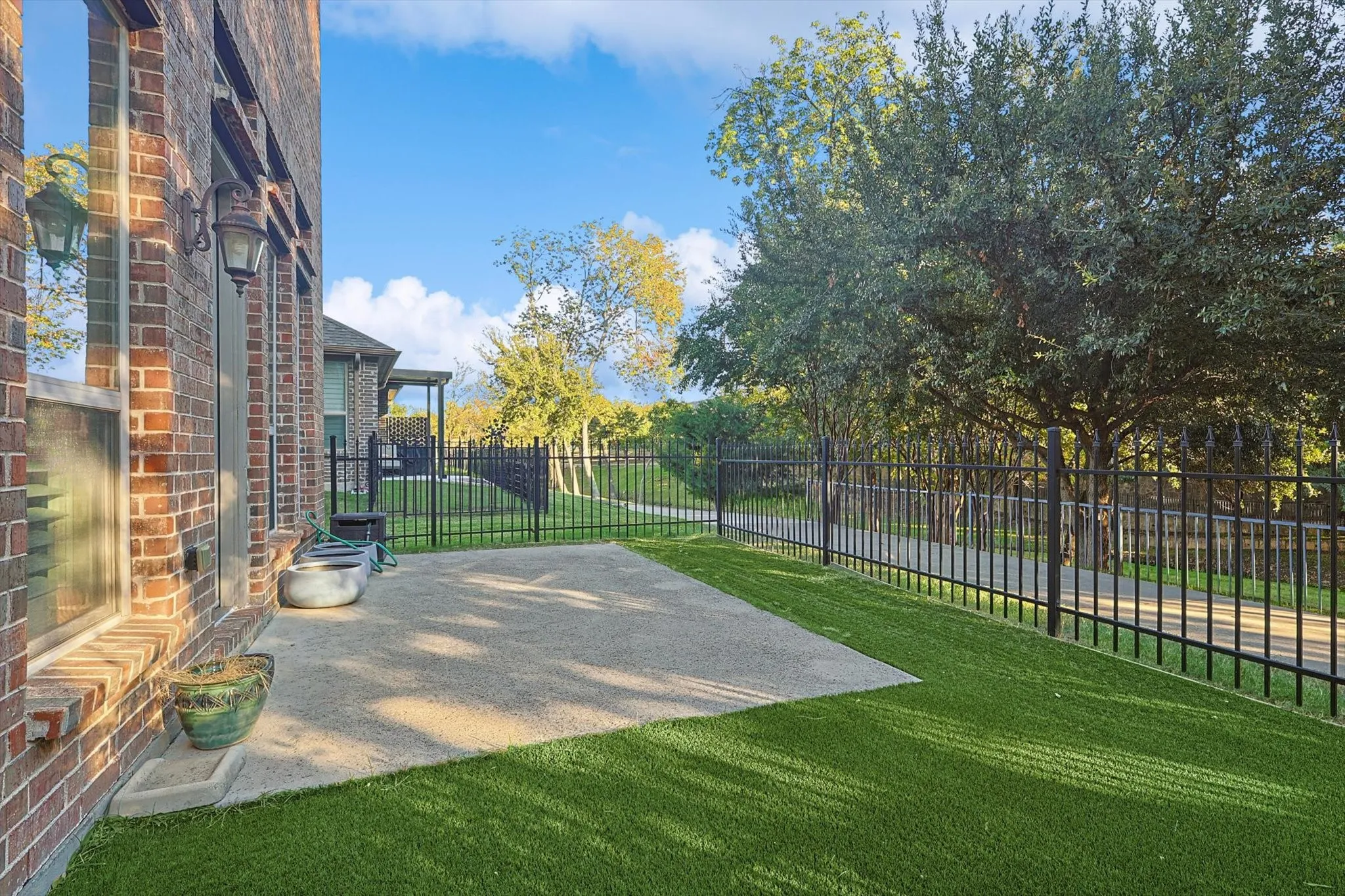 Townhouse For Sale in Denton County , 2812 Cedar Elm Drive, Carrollton, Texas 75010, 3 Bedroom, 3 Bathroom, 2 Garage spaces, 3,234 Sqft, built in 2014, mls#21403710, Real Estate Agent in Carrollton, Homes For Sale in Denton county, Homes For Sale in Carrollton, Realtor in Carrollton Texas, Real Estate Brokerage Independent Realty Texas, Luminita Cordes Realtor