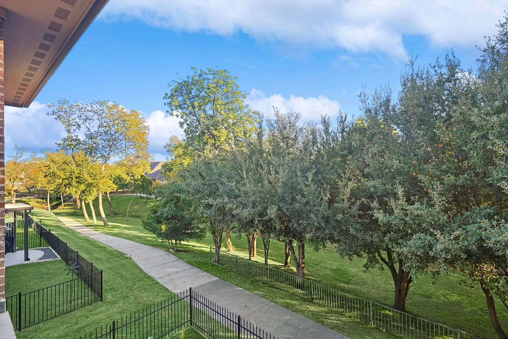 Townhouse For Sale in Denton County , 2812 Cedar Elm Drive, Carrollton, Texas 75010, 3 Bedroom, 3 Bathroom, 2 Garage spaces, 3,234 Sqft, built in 2014, mls#21403710, Real Estate Agent in Carrollton, Homes For Sale in Denton county, Homes For Sale in Carrollton, Realtor in Carrollton Texas, Real Estate Brokerage Independent Realty Texas, Luminita Cordes Realtor