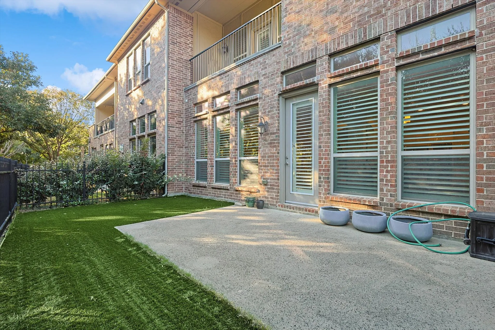 Townhouse For Sale in Denton County , 2812 Cedar Elm Drive, Carrollton, Texas 75010, 3 Bedroom, 3 Bathroom, 2 Garage spaces, 3,234 Sqft, built in 2014, mls#21403710, Real Estate Agent in Carrollton, Homes For Sale in Denton county, Homes For Sale in Carrollton, Realtor in Carrollton Texas, Real Estate Brokerage Independent Realty Texas, Luminita Cordes Realtor