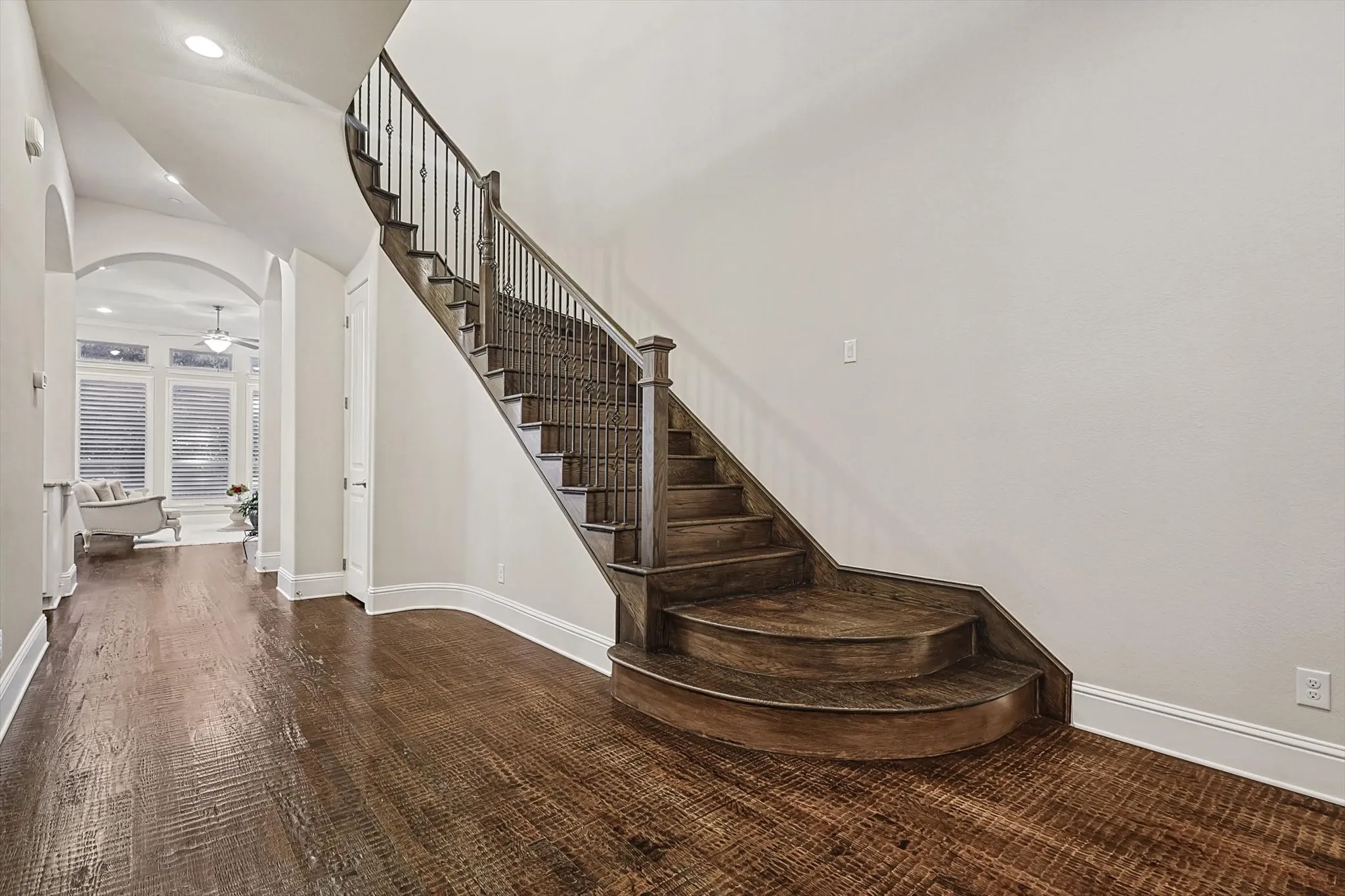 Townhouse For Sale in Denton County , 2812 Cedar Elm Drive, Carrollton, Texas 75010, 3 Bedroom, 3 Bathroom, 2 Garage spaces, 3,234 Sqft, built in 2014, mls#21403710, Real Estate Agent in Carrollton, Homes For Sale in Denton county, Homes For Sale in Carrollton, Realtor in Carrollton Texas, Real Estate Brokerage Independent Realty Texas, Luminita Cordes Realtor