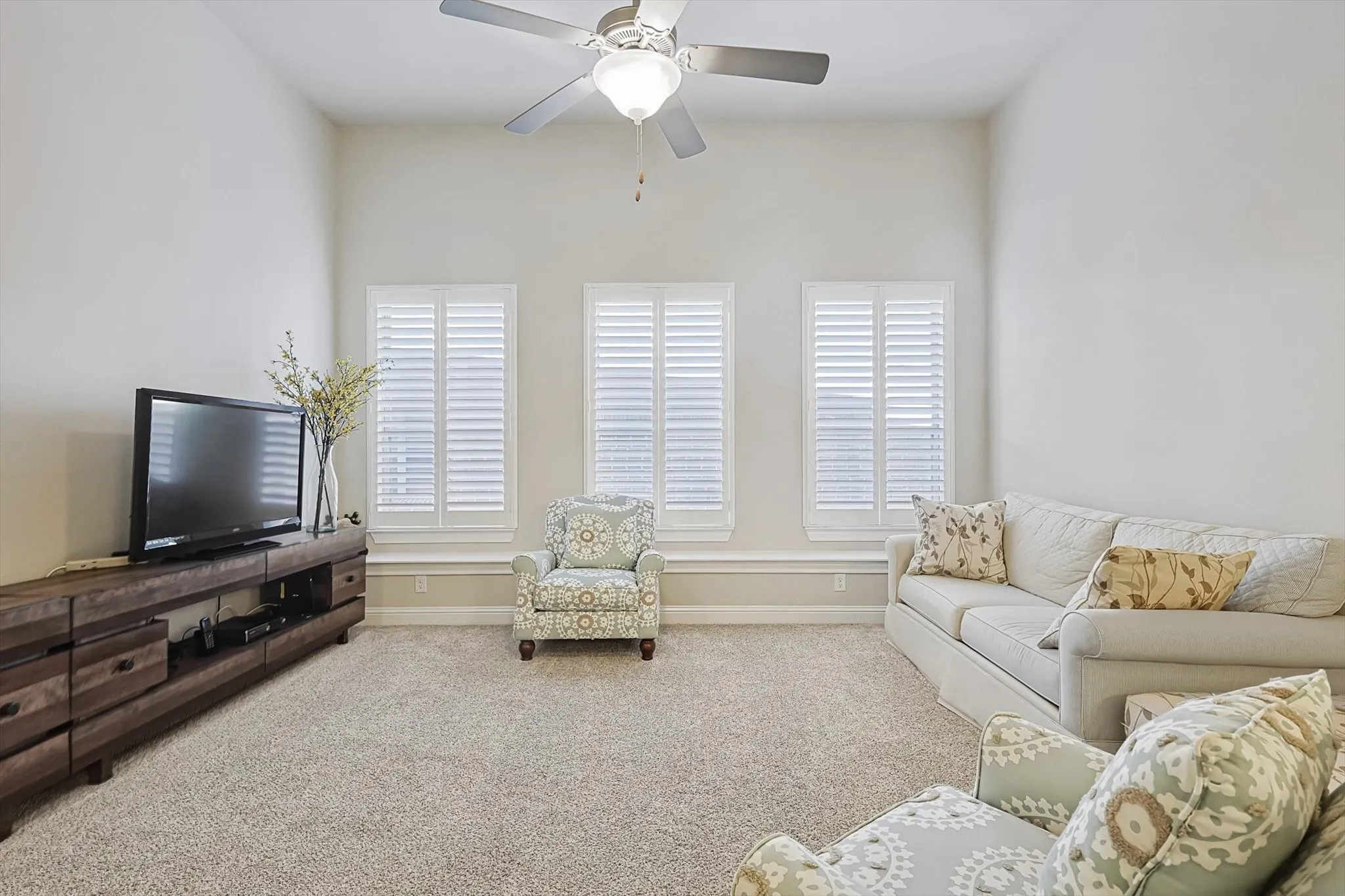 Townhouse For Sale in Denton County , 2812 Cedar Elm Drive, Carrollton, Texas 75010, 3 Bedroom, 3 Bathroom, 2 Garage spaces, 3,234 Sqft, built in 2014, mls#21403710, Real Estate Agent in Carrollton, Homes For Sale in Denton county, Homes For Sale in Carrollton, Realtor in Carrollton Texas, Real Estate Brokerage Independent Realty Texas, Luminita Cordes Realtor