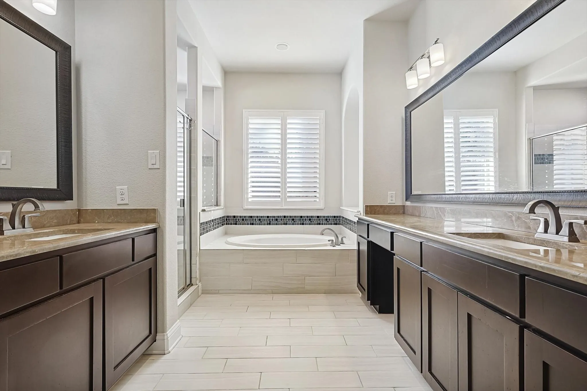Townhouse For Sale in Denton County , 2812 Cedar Elm Drive, Carrollton, Texas 75010, 3 Bedroom, 3 Bathroom, 2 Garage spaces, 3,234 Sqft, built in 2014, mls#21403710, Real Estate Agent in Carrollton, Homes For Sale in Denton county, Homes For Sale in Carrollton, Realtor in Carrollton Texas, Real Estate Brokerage Independent Realty Texas, Luminita Cordes Realtor