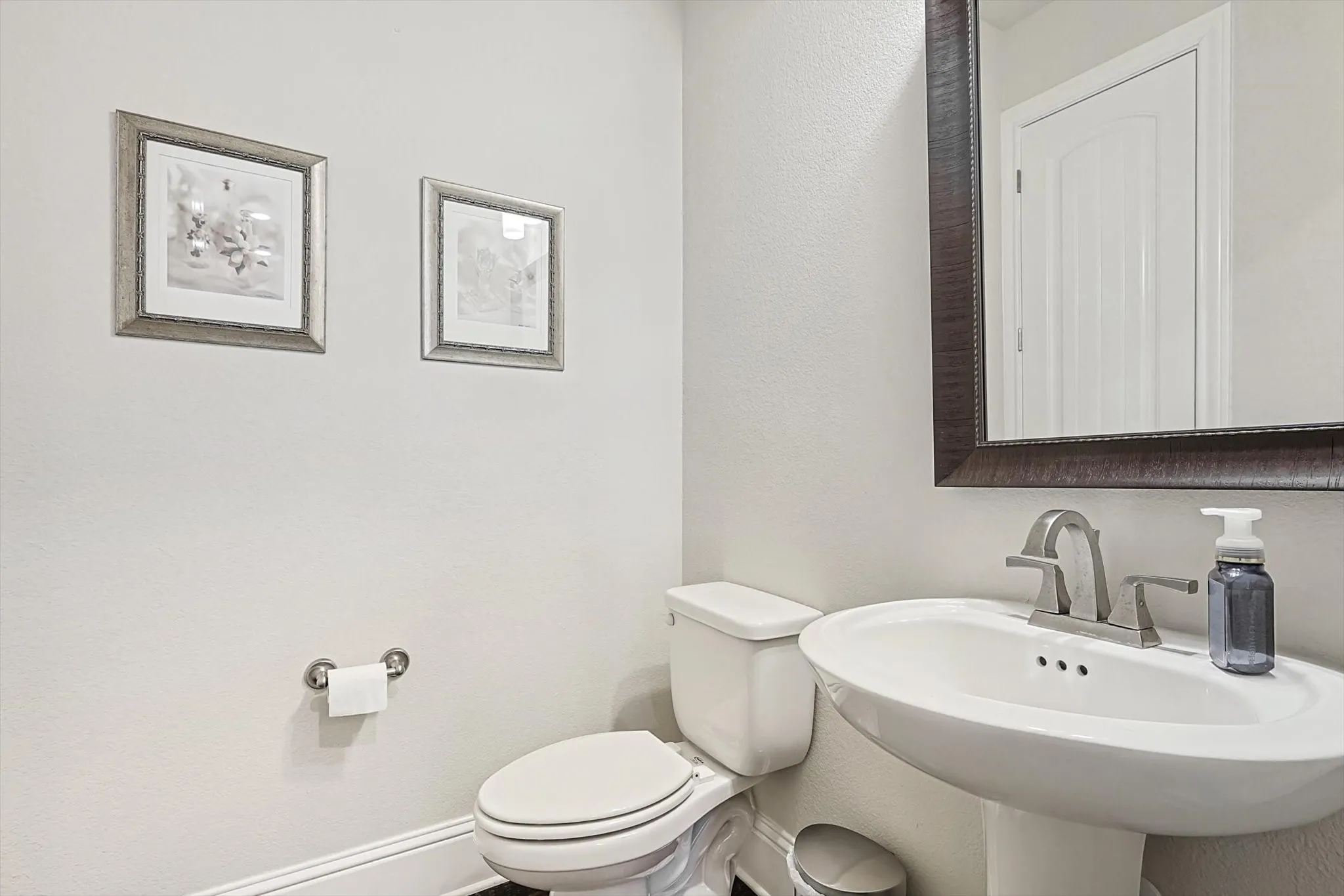 Townhouse For Sale in Denton County , 2812 Cedar Elm Drive, Carrollton, Texas 75010, 3 Bedroom, 3 Bathroom, 2 Garage spaces, 3,234 Sqft, built in 2014, mls#21403710, Real Estate Agent in Carrollton, Homes For Sale in Denton county, Homes For Sale in Carrollton, Realtor in Carrollton Texas, Real Estate Brokerage Independent Realty Texas, Luminita Cordes Realtor