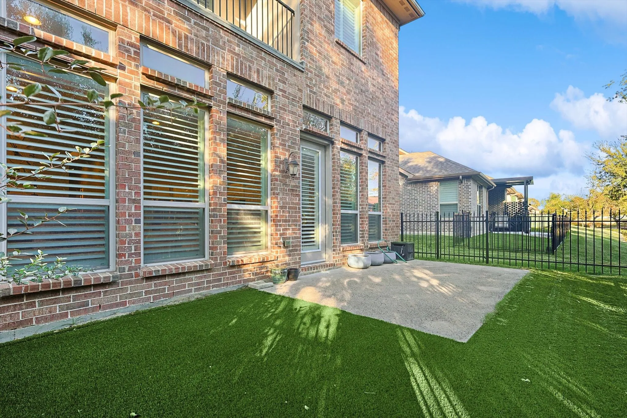 Townhouse For Sale in Denton County , 2812 Cedar Elm Drive, Carrollton, Texas 75010, 3 Bedroom, 3 Bathroom, 2 Garage spaces, 3,234 Sqft, built in 2014, mls#21403710, Real Estate Agent in Carrollton, Homes For Sale in Denton county, Homes For Sale in Carrollton, Realtor in Carrollton Texas, Real Estate Brokerage Independent Realty Texas, Luminita Cordes Realtor