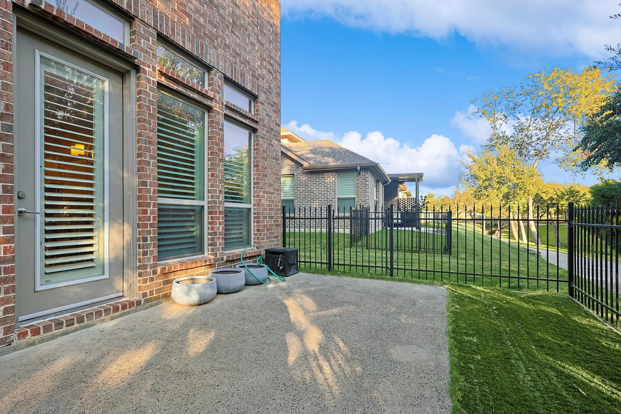 Townhouse For Sale in Denton County , 2812 Cedar Elm Drive, Carrollton, Texas 75010, 3 Bedroom, 3 Bathroom, 2 Garage spaces, 3,234 Sqft, built in 2014, mls#21403710, Real Estate Agent in Carrollton, Homes For Sale in Denton county, Homes For Sale in Carrollton, Realtor in Carrollton Texas, Real Estate Brokerage Independent Realty Texas, Luminita Cordes Realtor