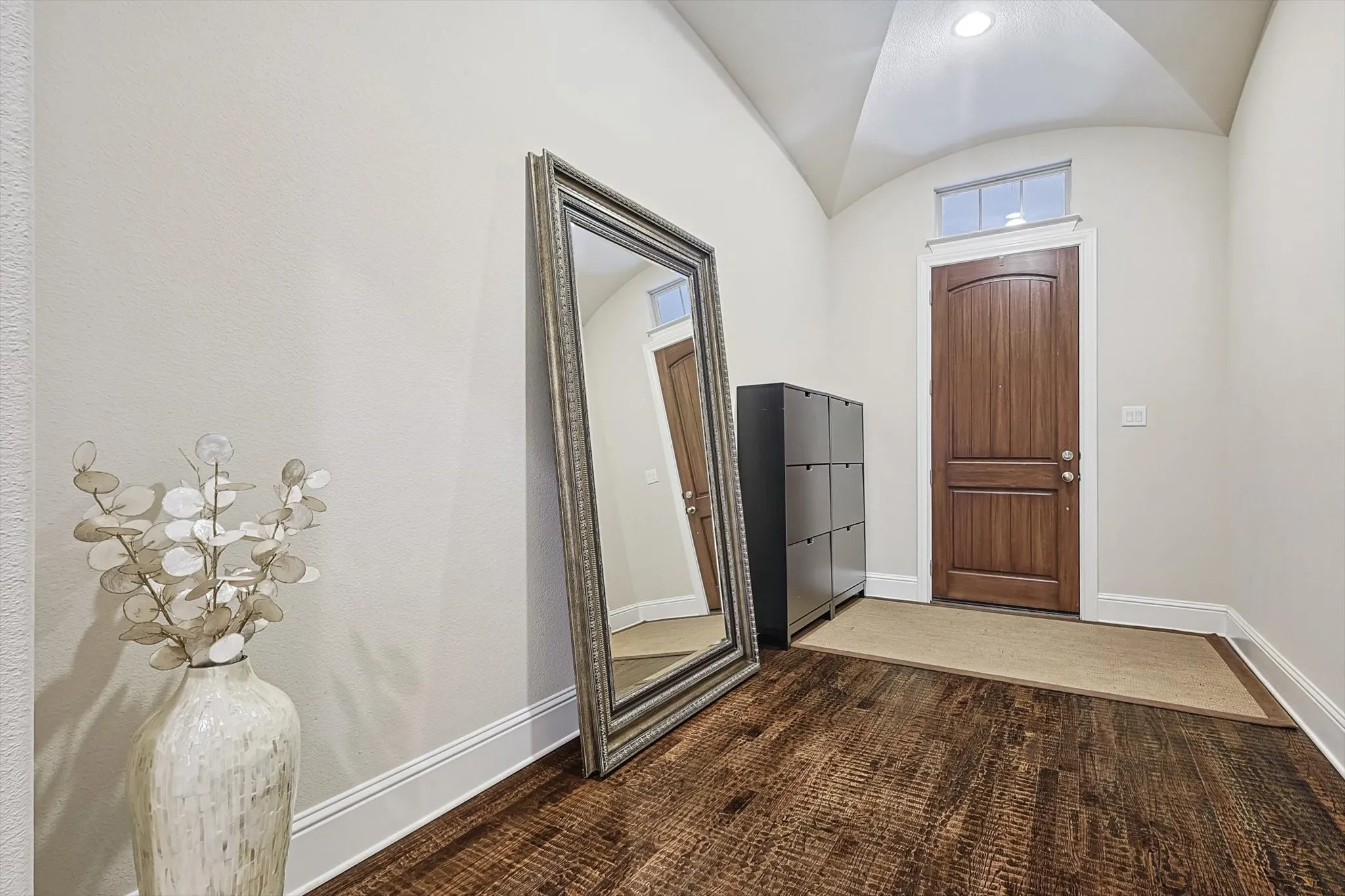Townhouse For Sale in Denton County , 2812 Cedar Elm Drive, Carrollton, Texas 75010, 3 Bedroom, 3 Bathroom, 2 Garage spaces, 3,234 Sqft, built in 2014, mls#21403710, Real Estate Agent in Carrollton, Homes For Sale in Denton county, Homes For Sale in Carrollton, Realtor in Carrollton Texas, Real Estate Brokerage Independent Realty Texas, Luminita Cordes Realtor