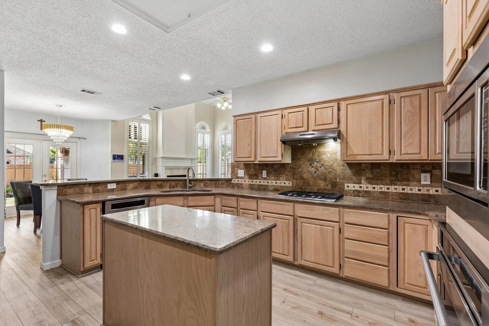 Single Family Residence For Sale in Denton County , 27 Monterey Drive, Trophy Club, Texas 76262, 4 Bedroom, 3 Bathroom, 2 Garage spaces, 3,183 Sqft, built in 1995, mls#21400510, Real Estate Agent in Trophy Club, Homes For Sale in Denton county, Homes For Sale in Trophy Club, Realtor in Trophy Club Texas, Real Estate Brokerage Independent Realty Texas, Luminita Cordes Realtor