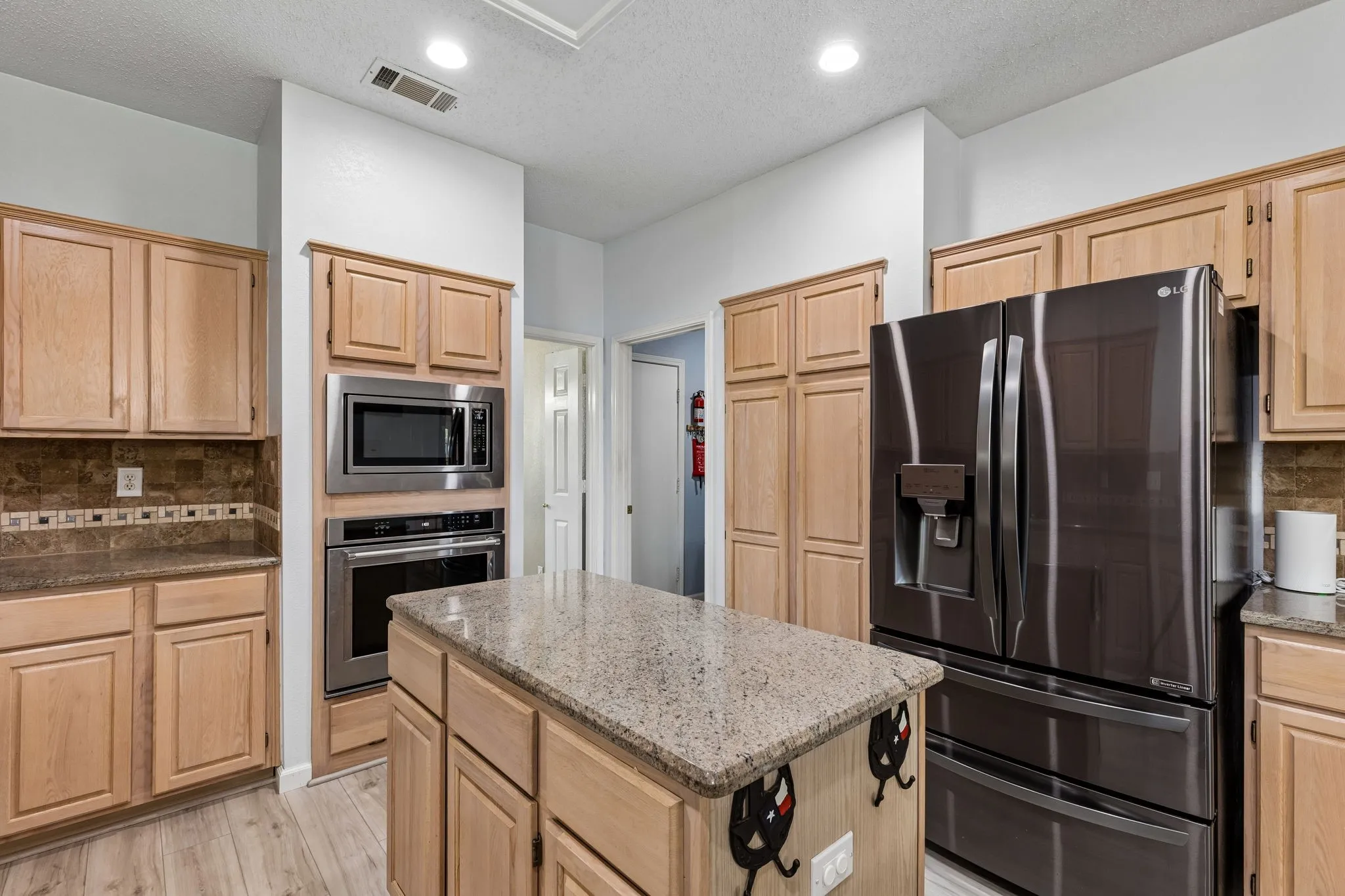 Single Family Residence For Sale in Denton County , 27 Monterey Drive, Trophy Club, Texas 76262, 4 Bedroom, 3 Bathroom, 2 Garage spaces, 3,183 Sqft, built in 1995, mls#21400510, Real Estate Agent in Trophy Club, Homes For Sale in Denton county, Homes For Sale in Trophy Club, Realtor in Trophy Club Texas, Real Estate Brokerage Independent Realty Texas, Luminita Cordes Realtor
