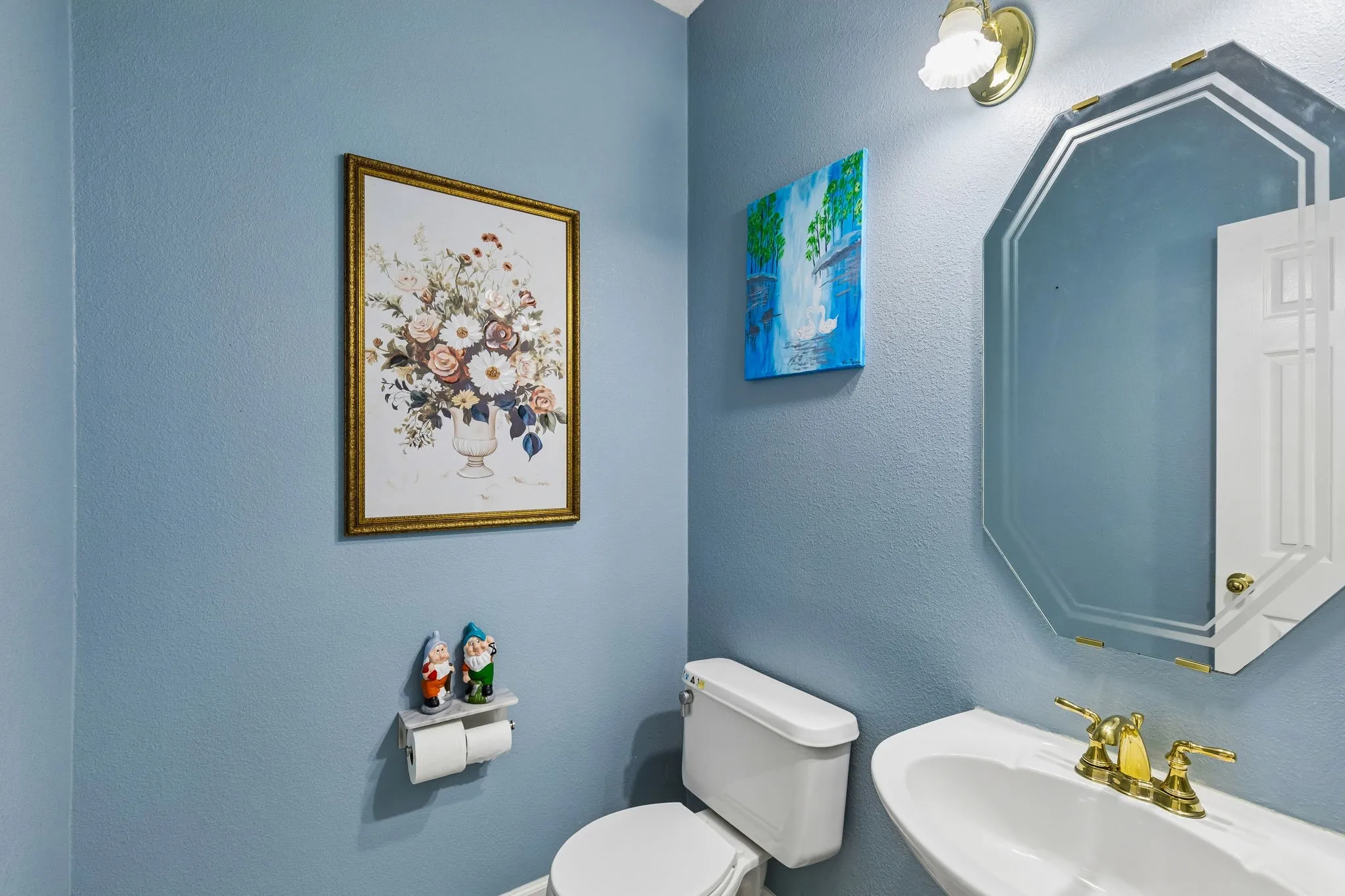 Powder bath downstairs