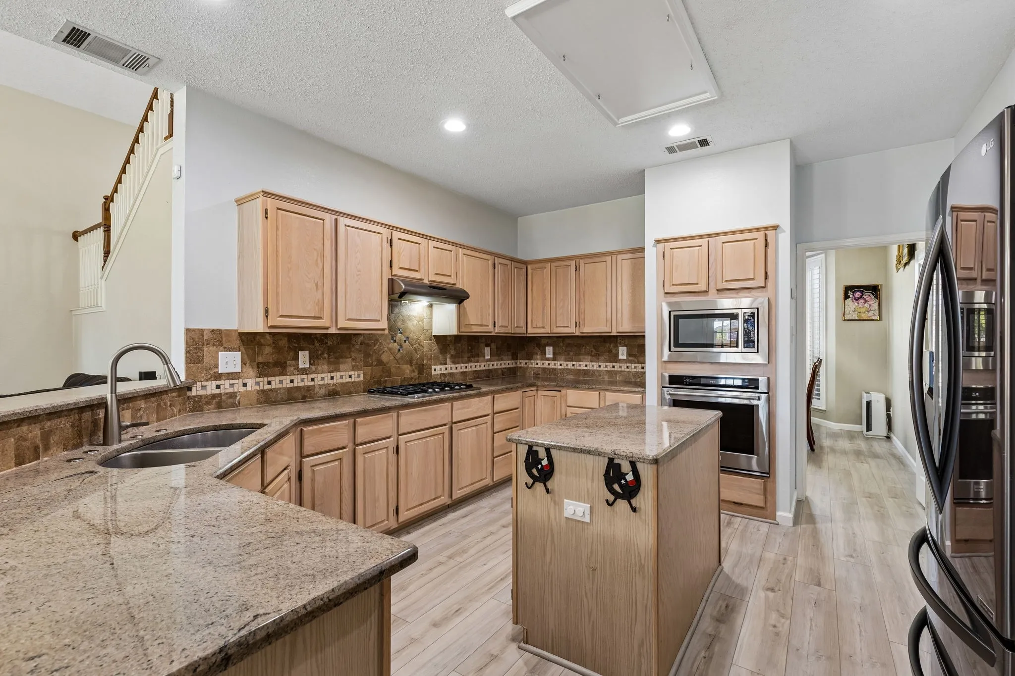 Single Family Residence For Sale in Denton County , 27 Monterey Drive, Trophy Club, Texas 76262, 4 Bedroom, 3 Bathroom, 2 Garage spaces, 3,183 Sqft, built in 1995, mls#21400510, Real Estate Agent in Trophy Club, Homes For Sale in Denton county, Homes For Sale in Trophy Club, Realtor in Trophy Club Texas, Real Estate Brokerage Independent Realty Texas, Luminita Cordes Realtor