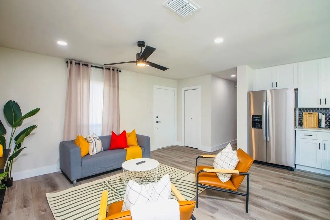 Single Family Residence For Rent in Denton County , 5708 Perrin Street, The Colony, Texas 75056, 3 Bedroom, 2 Bathroom, Garage spaces, 1,076 Sqft, built in 1982, mls#21403699, Real Estate Agent in The Colony, Homes For Rent in Denton county, Homes For Rent in The Colony, Realtor in The Colony Texas, Real Estate Brokerage Independent Realty Texas, Luminita Cordes Realtor