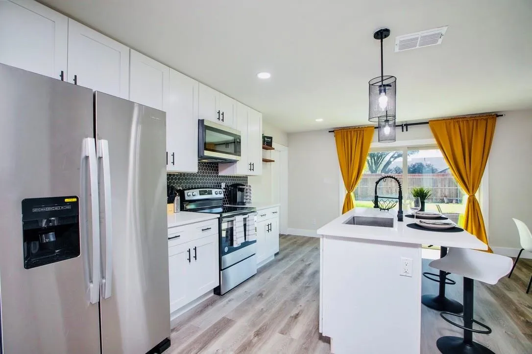 Single Family Residence For Rent in Denton County , 5708 Perrin Street, The Colony, Texas 75056, 3 Bedroom, 2 Bathroom, Garage spaces, 1,076 Sqft, built in 1982, mls#21403699, Real Estate Agent in The Colony, Homes For Rent in Denton county, Homes For Rent in The Colony, Realtor in The Colony Texas, Real Estate Brokerage Independent Realty Texas, Luminita Cordes Realtor