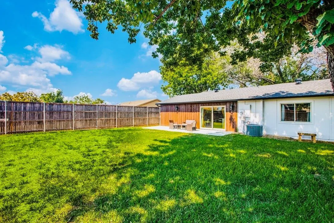 Single Family Residence For Rent in Denton County , 5708 Perrin Street, The Colony, Texas 75056, 3 Bedroom, 2 Bathroom, Garage spaces, 1,076 Sqft, built in 1982, mls#21403699, Real Estate Agent in The Colony, Homes For Rent in Denton county, Homes For Rent in The Colony, Realtor in The Colony Texas, Real Estate Brokerage Independent Realty Texas, Luminita Cordes Realtor
