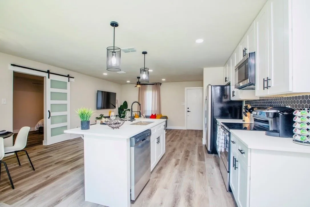 Single Family Residence For Rent in Denton County , 5708 Perrin Street, The Colony, Texas 75056, 3 Bedroom, 2 Bathroom, Garage spaces, 1,076 Sqft, built in 1982, mls#21403699, Real Estate Agent in The Colony, Homes For Rent in Denton county, Homes For Rent in The Colony, Realtor in The Colony Texas, Real Estate Brokerage Independent Realty Texas, Luminita Cordes Realtor