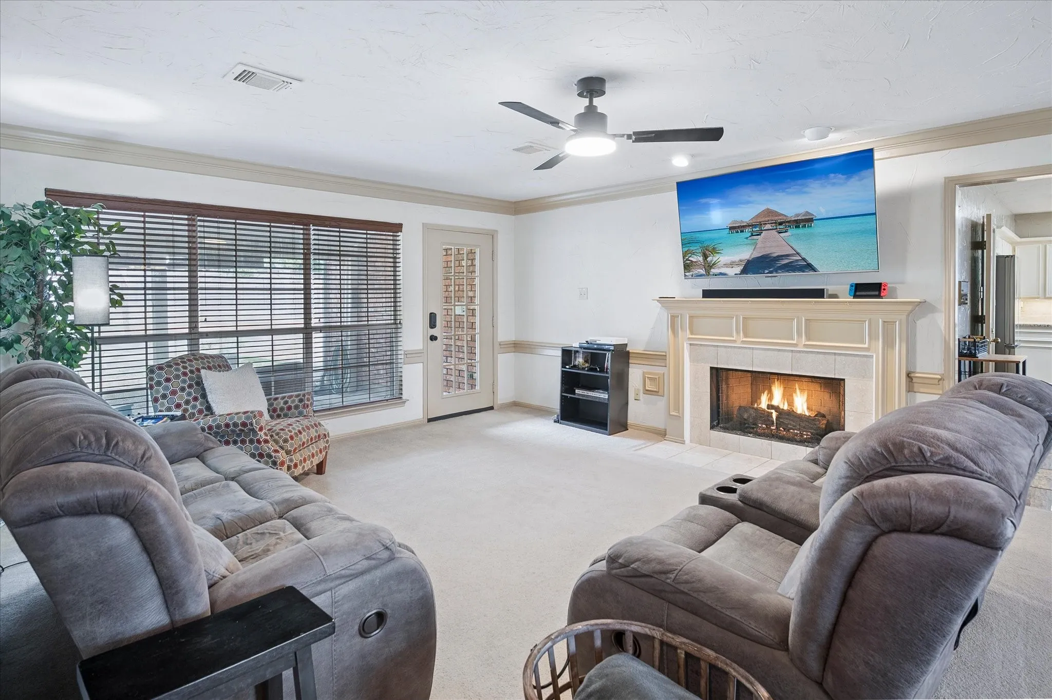 Single Family Residence For Sale in Dallas County , 1211 Laguna Place, Carrollton, Texas 75006, 4 Bedroom, 3 Bathroom, 2 Garage spaces, 3,059 Sqft, built in 1986, mls#21403713, Real Estate Agent in Carrollton, Homes For Sale in Dallas county, Homes For Sale in Carrollton, Realtor in Carrollton Texas, Real Estate Brokerage Independent Realty Texas, Luminita Cordes Realtor