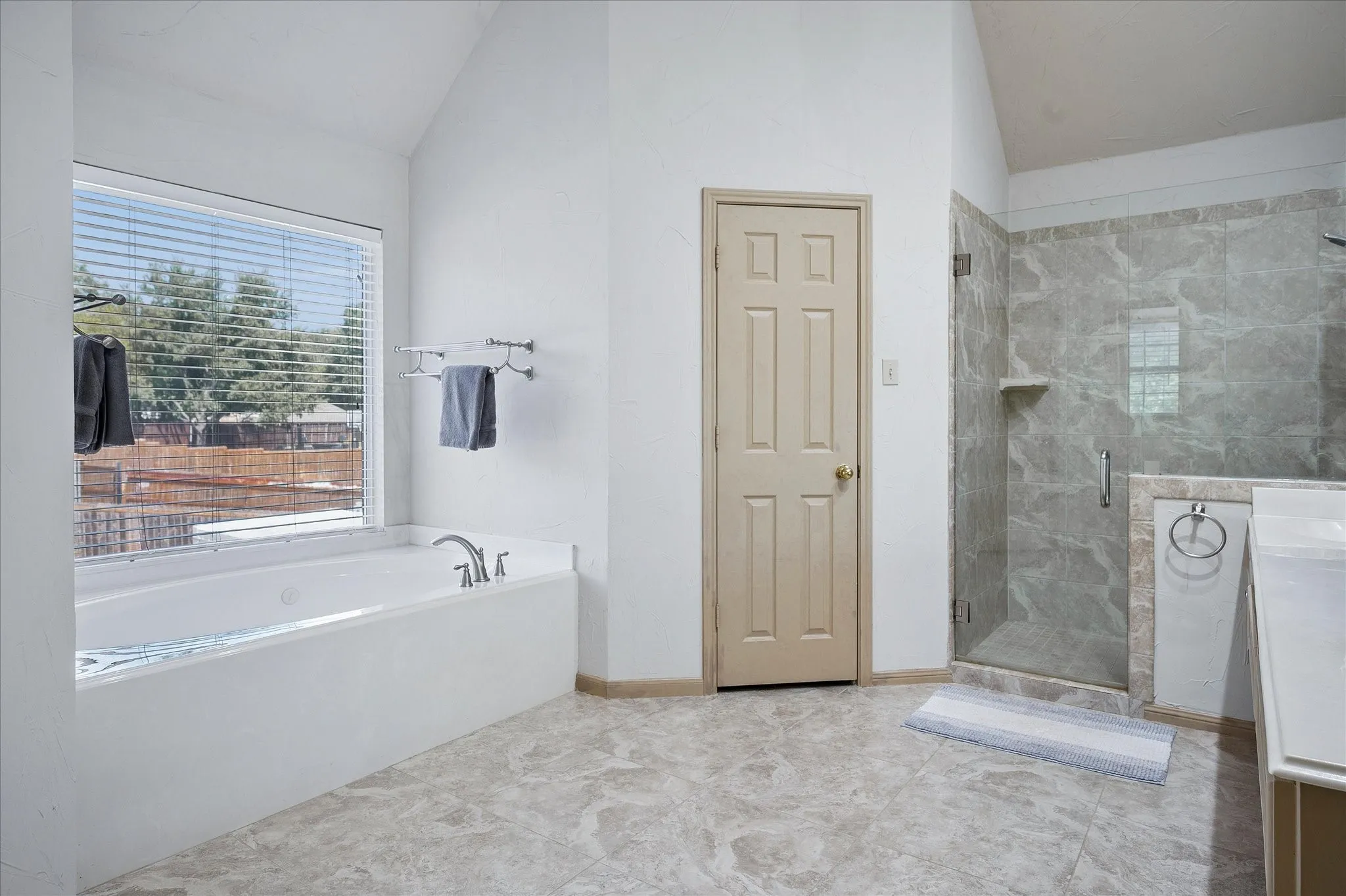 Single Family Residence For Sale in Dallas County , 1211 Laguna Place, Carrollton, Texas 75006, 4 Bedroom, 3 Bathroom, 2 Garage spaces, 3,059 Sqft, built in 1986, mls#21403713, Real Estate Agent in Carrollton, Homes For Sale in Dallas county, Homes For Sale in Carrollton, Realtor in Carrollton Texas, Real Estate Brokerage Independent Realty Texas, Luminita Cordes Realtor