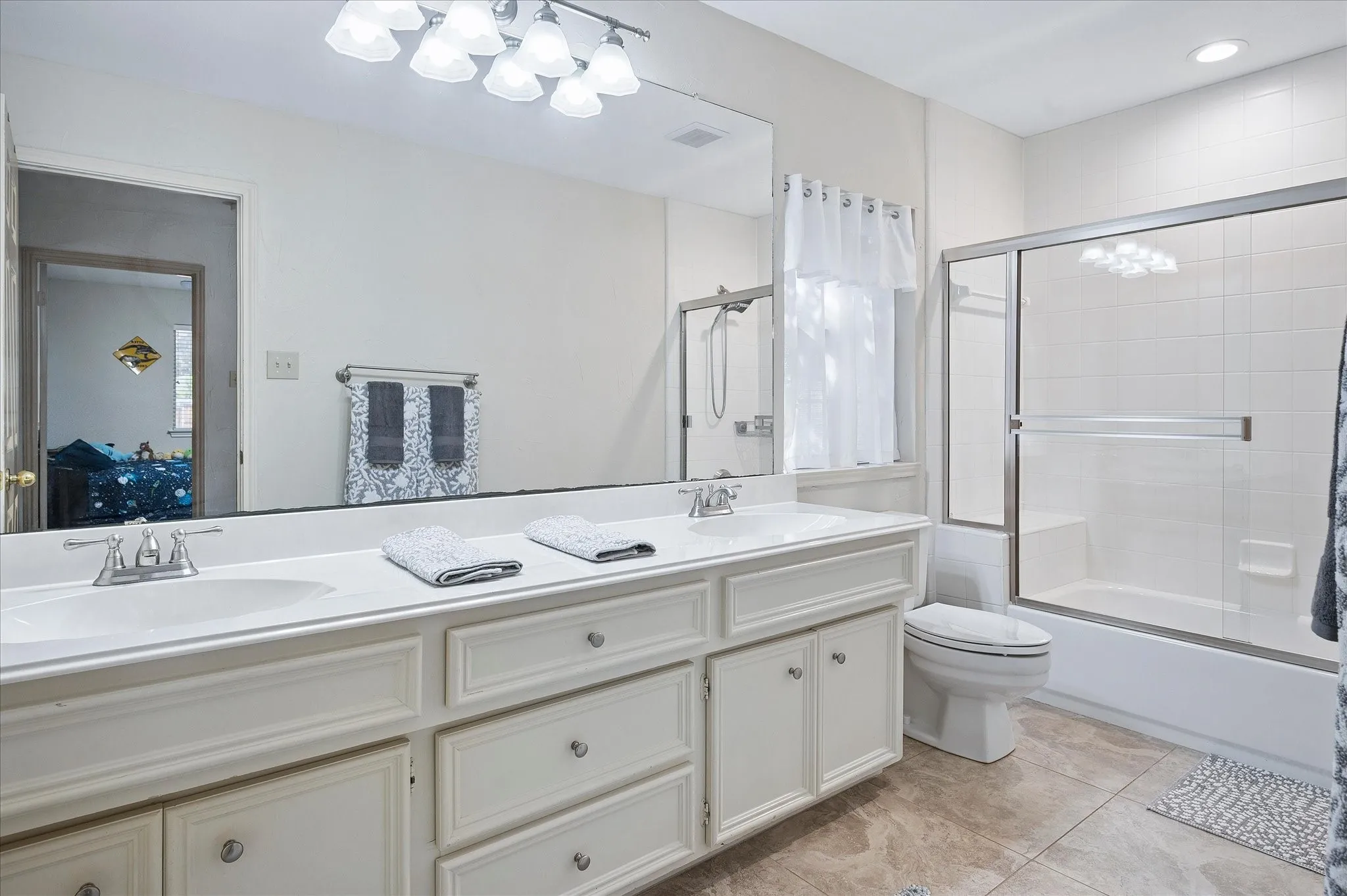 Single Family Residence For Sale in Dallas County , 1211 Laguna Place, Carrollton, Texas 75006, 4 Bedroom, 3 Bathroom, 2 Garage spaces, 3,059 Sqft, built in 1986, mls#21403713, Real Estate Agent in Carrollton, Homes For Sale in Dallas county, Homes For Sale in Carrollton, Realtor in Carrollton Texas, Real Estate Brokerage Independent Realty Texas, Luminita Cordes Realtor