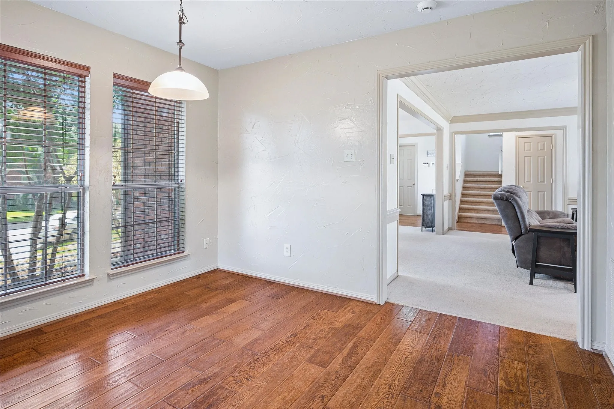 Single Family Residence For Sale in Dallas County , 1211 Laguna Place, Carrollton, Texas 75006, 4 Bedroom, 3 Bathroom, 2 Garage spaces, 3,059 Sqft, built in 1986, mls#21403713, Real Estate Agent in Carrollton, Homes For Sale in Dallas county, Homes For Sale in Carrollton, Realtor in Carrollton Texas, Real Estate Brokerage Independent Realty Texas, Luminita Cordes Realtor
