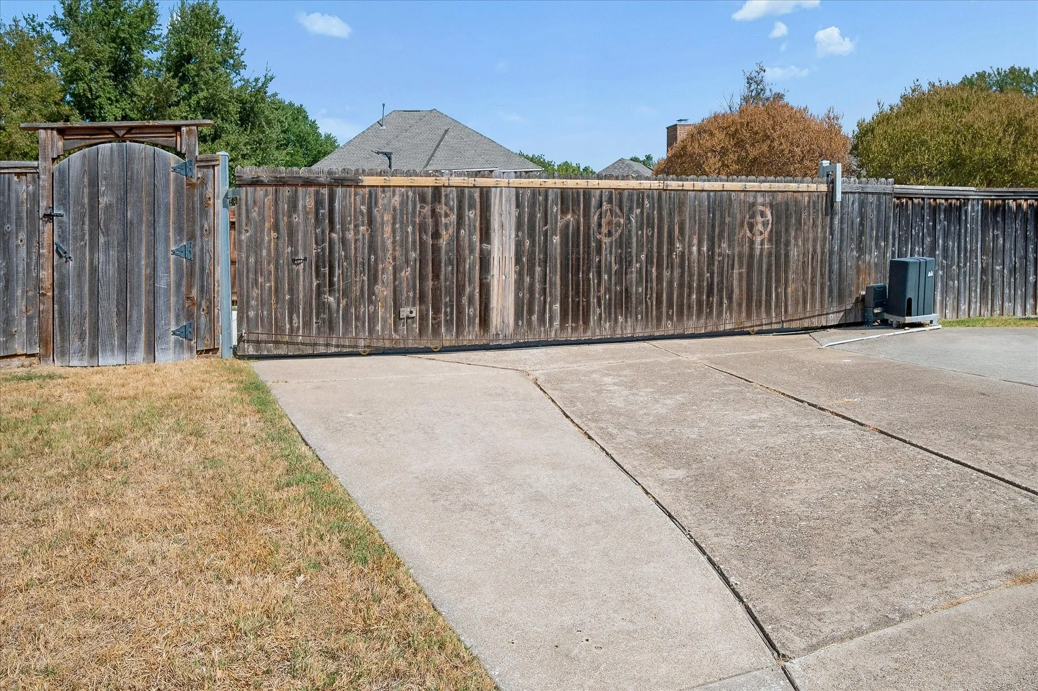 Single Family Residence For Sale in Dallas County , 1211 Laguna Place, Carrollton, Texas 75006, 4 Bedroom, 3 Bathroom, 2 Garage spaces, 3,059 Sqft, built in 1986, mls#21403713, Real Estate Agent in Carrollton, Homes For Sale in Dallas county, Homes For Sale in Carrollton, Realtor in Carrollton Texas, Real Estate Brokerage Independent Realty Texas, Luminita Cordes Realtor