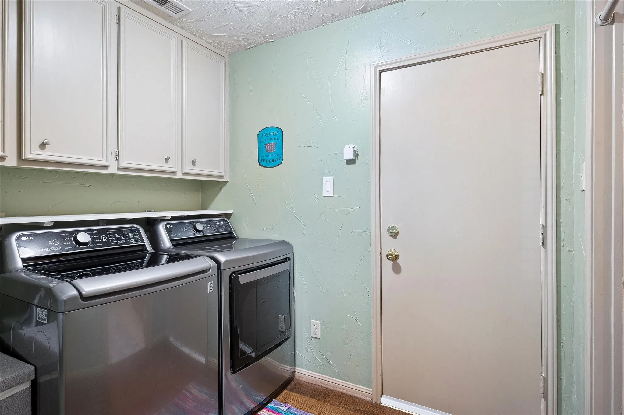 Single Family Residence For Sale in Dallas County , 1211 Laguna Place, Carrollton, Texas 75006, 4 Bedroom, 3 Bathroom, 2 Garage spaces, 3,059 Sqft, built in 1986, mls#21403713, Real Estate Agent in Carrollton, Homes For Sale in Dallas county, Homes For Sale in Carrollton, Realtor in Carrollton Texas, Real Estate Brokerage Independent Realty Texas, Luminita Cordes Realtor