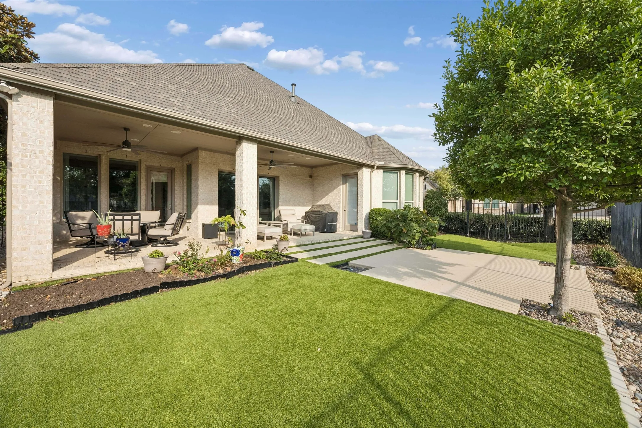 Single Family Residence For Sale in Tarrant County , 5729 Heron Drive W, Colleyville, Texas 76034, 3 Bedroom, 3 Bathroom, 3 Garage spaces, 2,911 Sqft, built in 2015, mls#21397940, Real Estate Agent in Colleyville, Homes For Sale in Tarrant county, Homes For Sale in Colleyville, Realtor in Colleyville Texas, Real Estate Brokerage Independent Realty Texas, Luminita Cordes Realtor