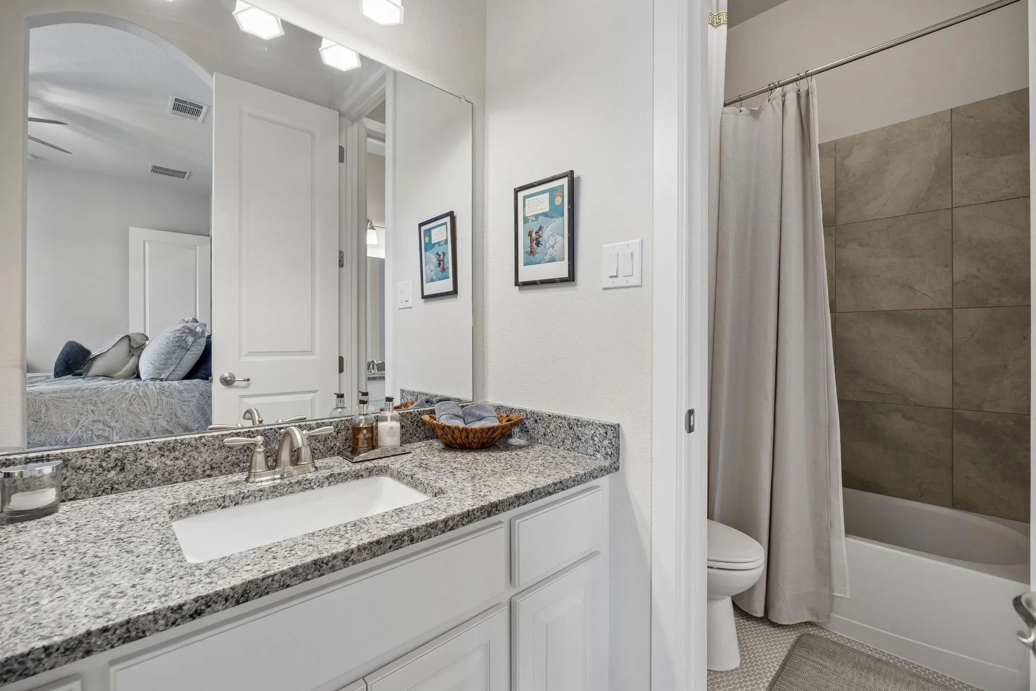 Single Family Residence For Sale in Tarrant County , 5729 Heron Drive W, Colleyville, Texas 76034, 3 Bedroom, 3 Bathroom, 3 Garage spaces, 2,911 Sqft, built in 2015, mls#21397940, Real Estate Agent in Colleyville, Homes For Sale in Tarrant county, Homes For Sale in Colleyville, Realtor in Colleyville Texas, Real Estate Brokerage Independent Realty Texas, Luminita Cordes Realtor